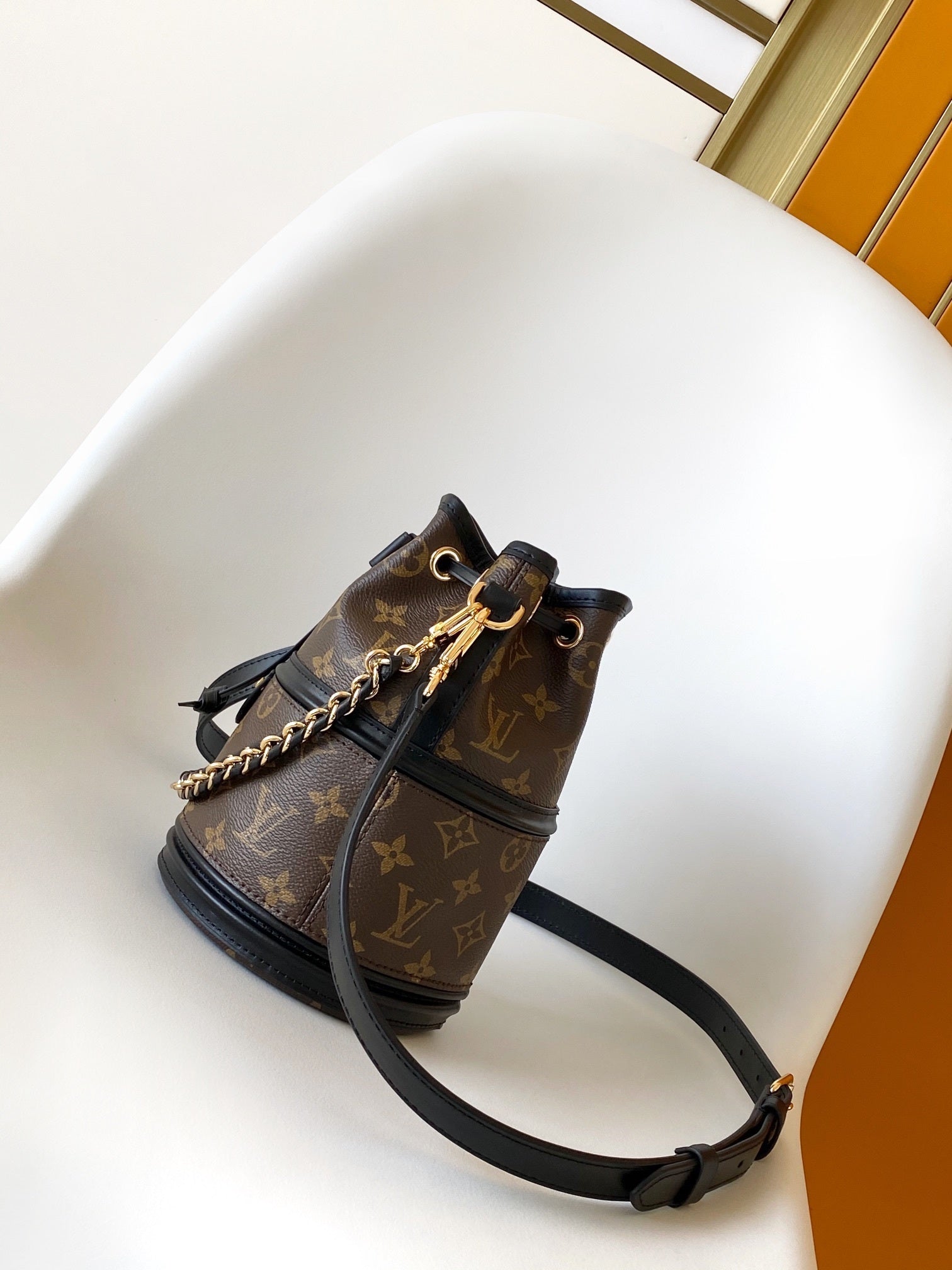 1:1 Replica LV crossbody bag