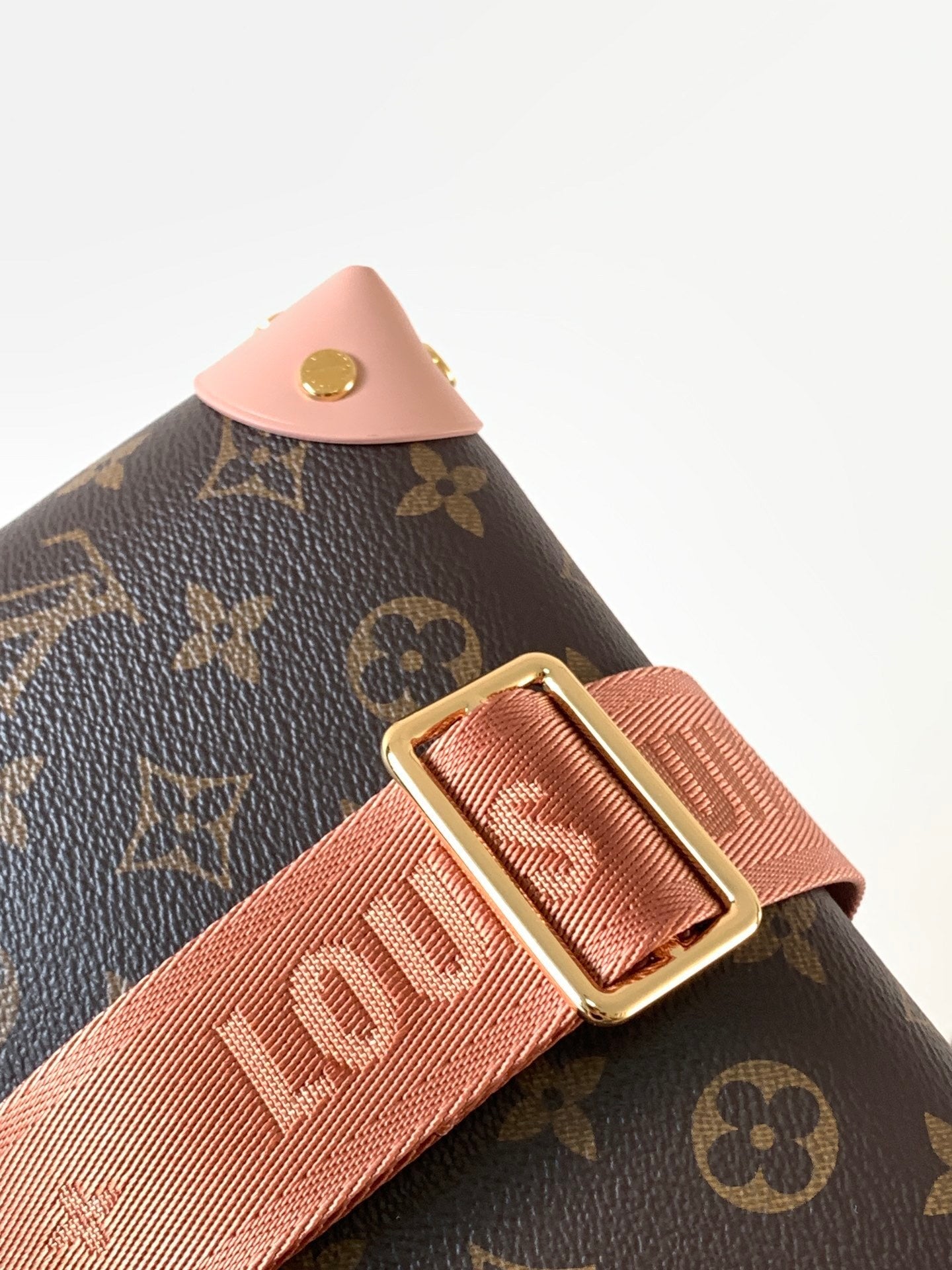 1:1 Replica LV chain crossbody bag