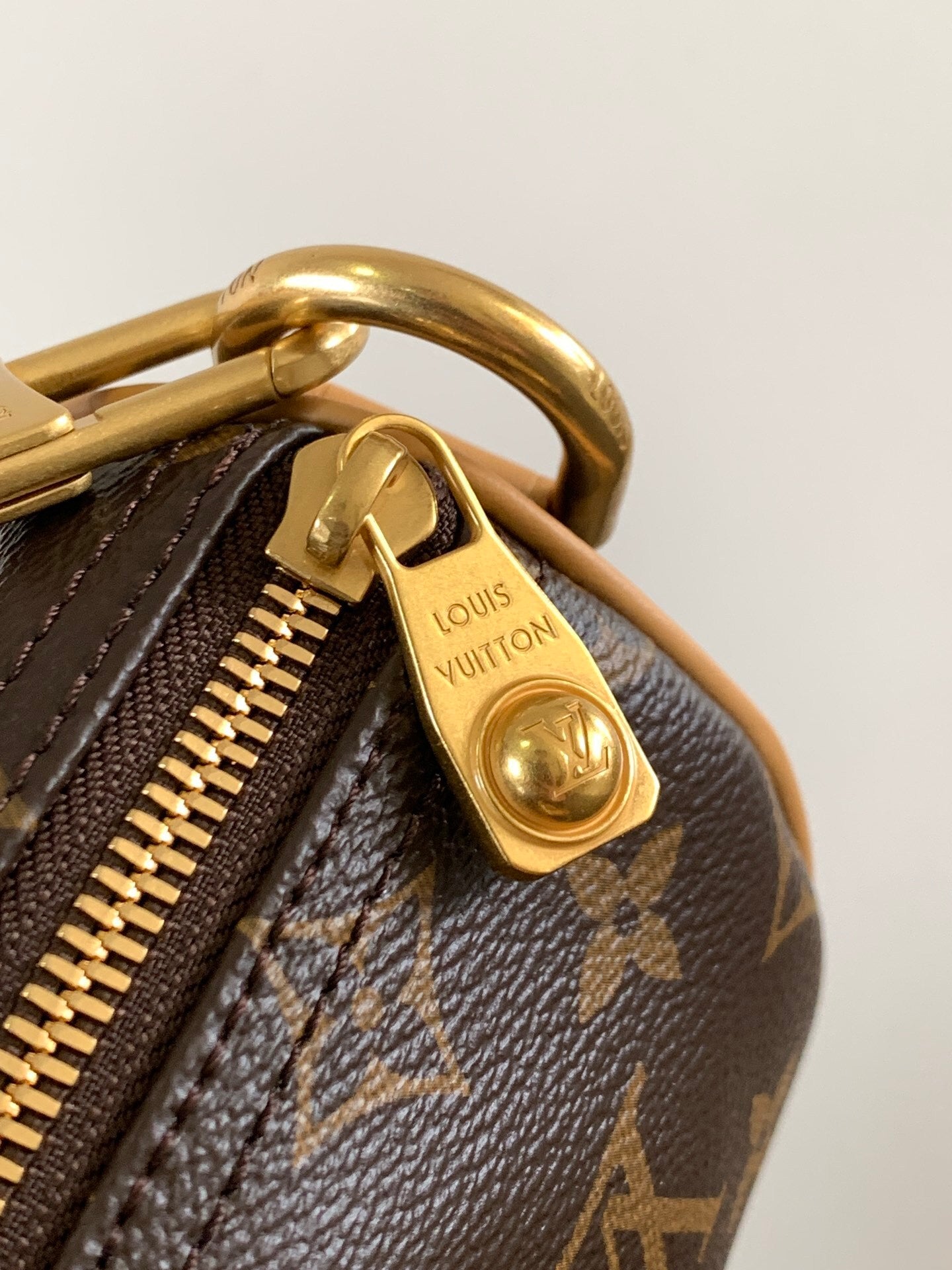 1:1 Replica LV Handbag