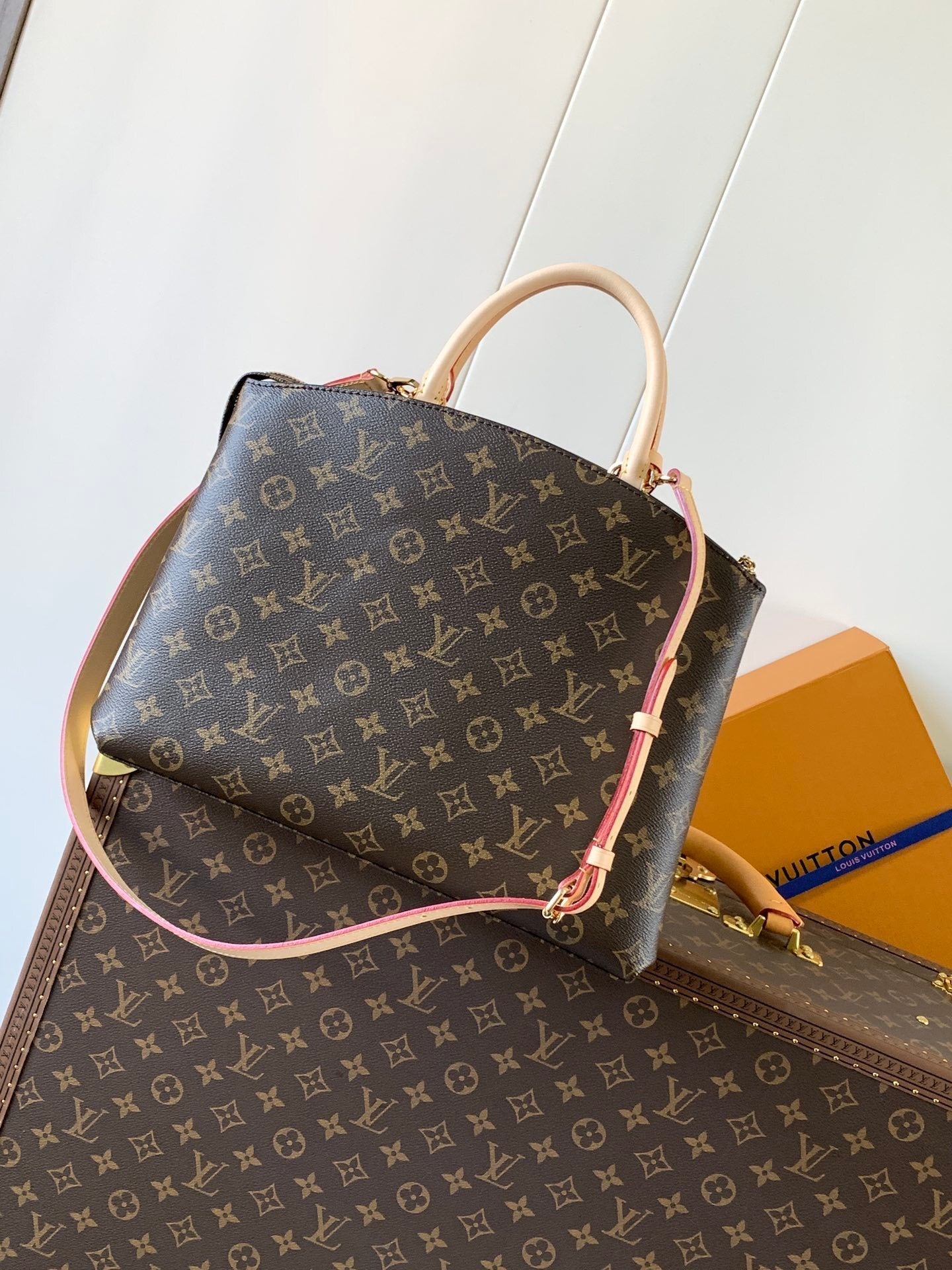 1:1 Replica LV Handbag