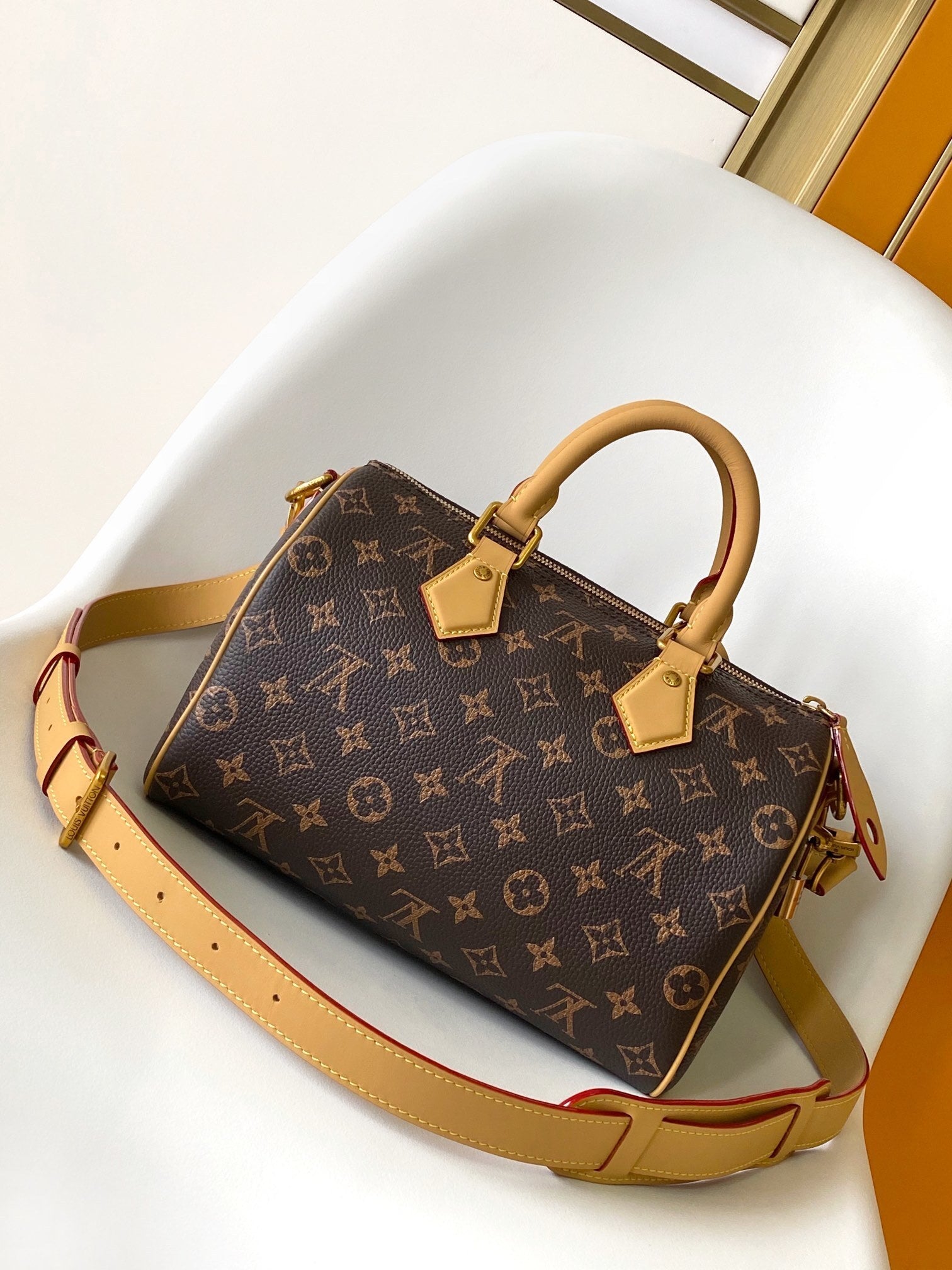 1:1 Replica LV crossbody bag