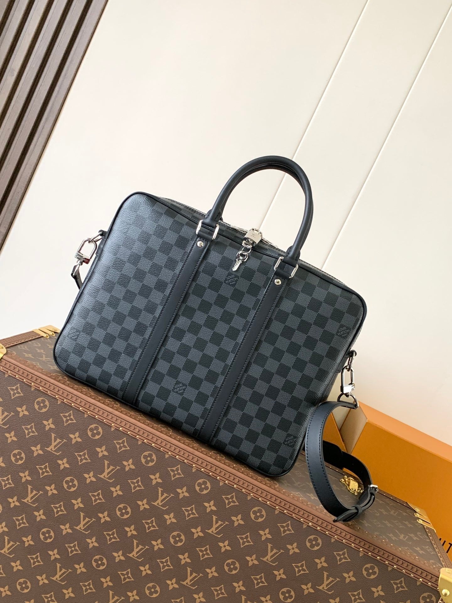 1:1 Replica LV handbag