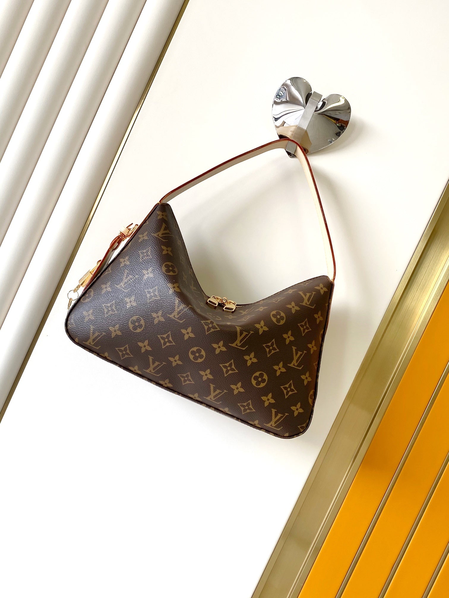 1:1 Replica LV single-shoulder bag