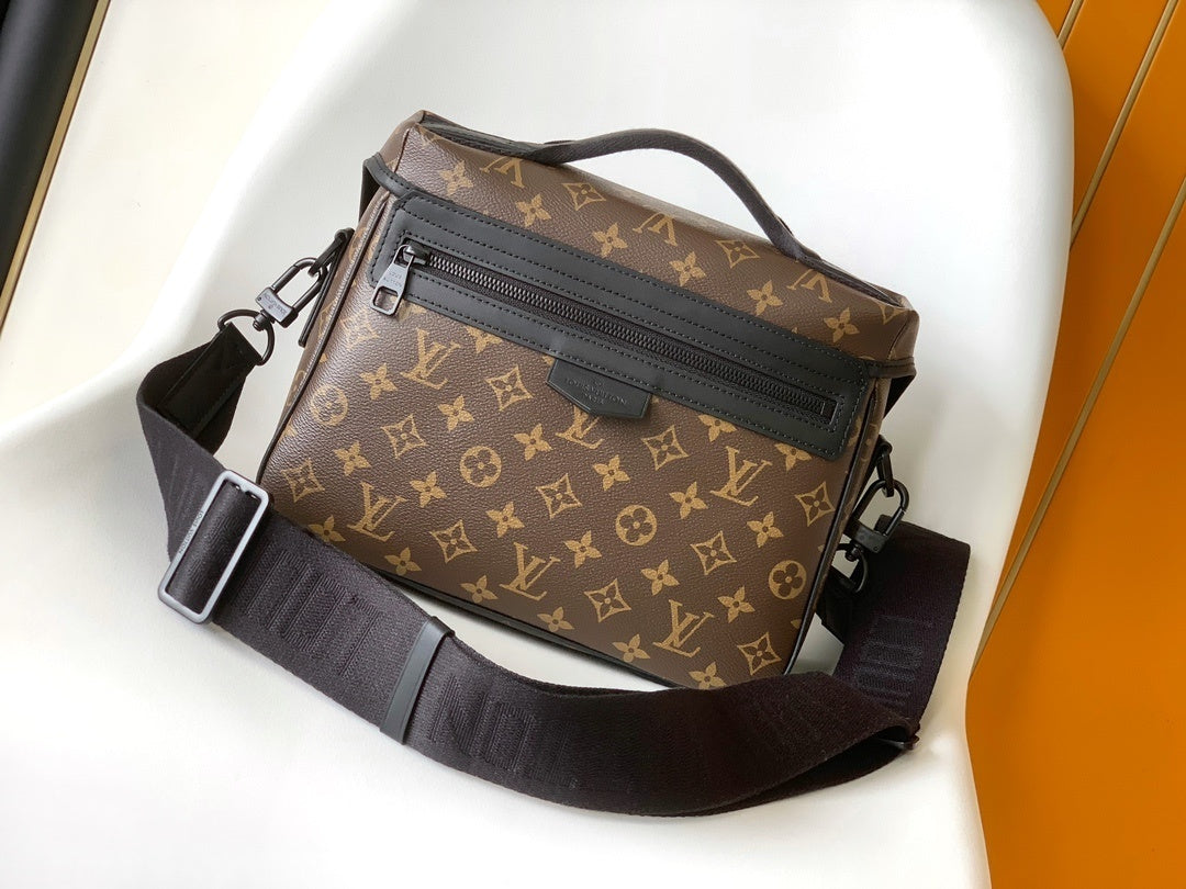 1:1 Replica LV crossbody bag