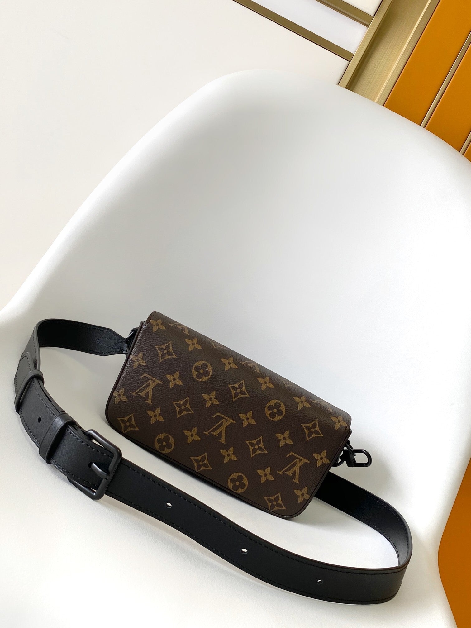 1:1 Replica LV crossbody bag