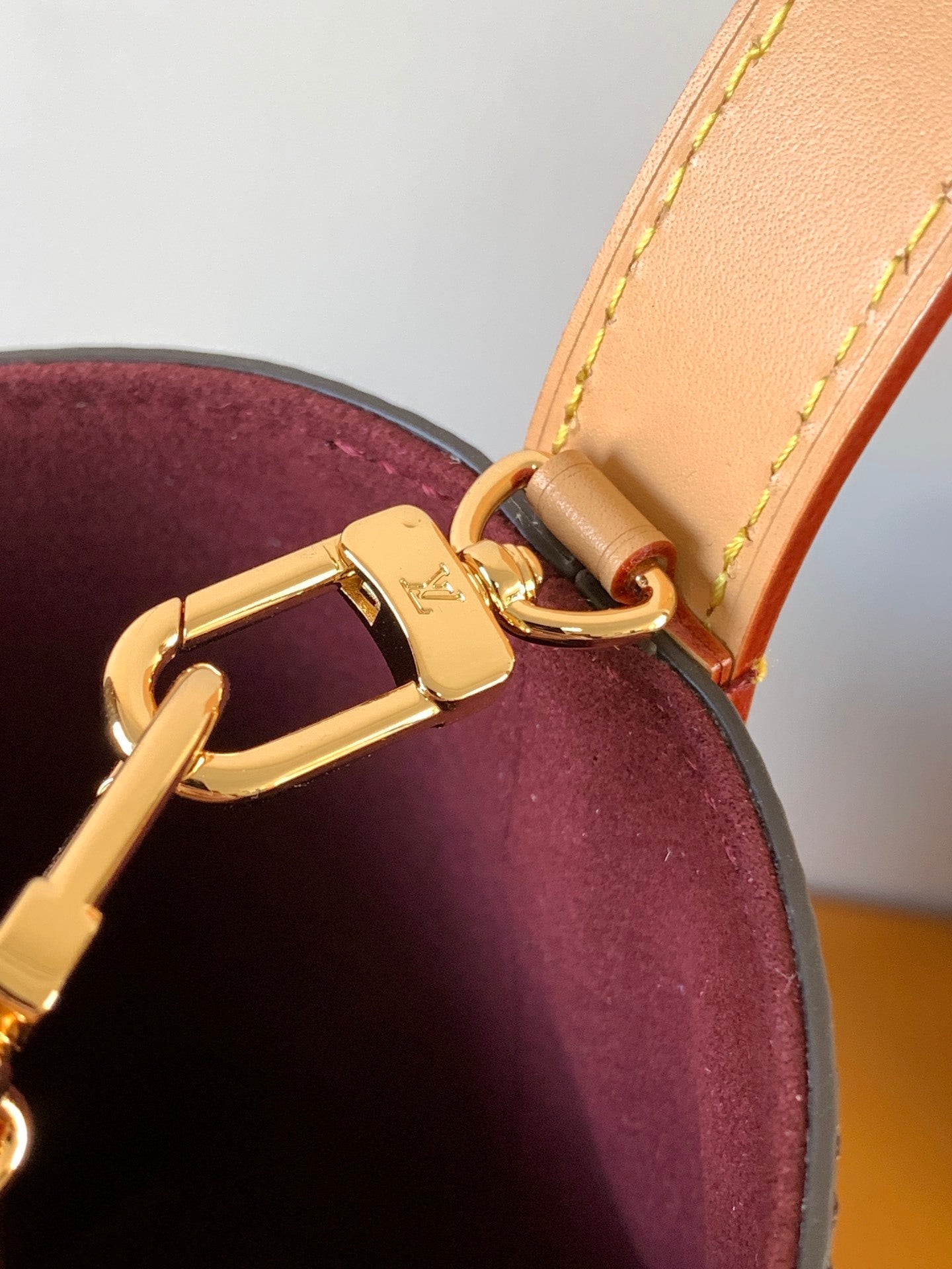 1:1 Replica LV bucket bag