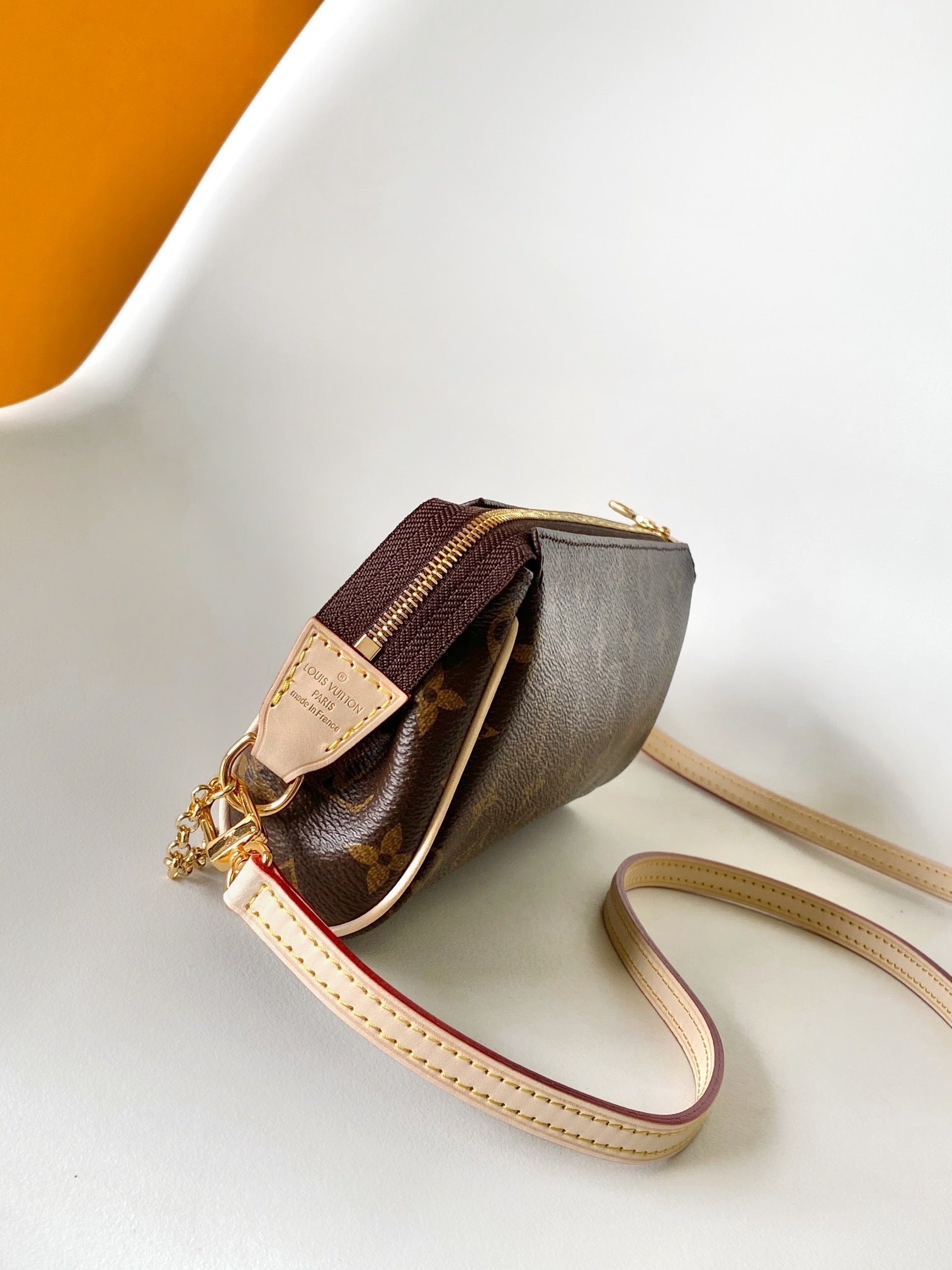 1:1 Replica LV crossbody bag