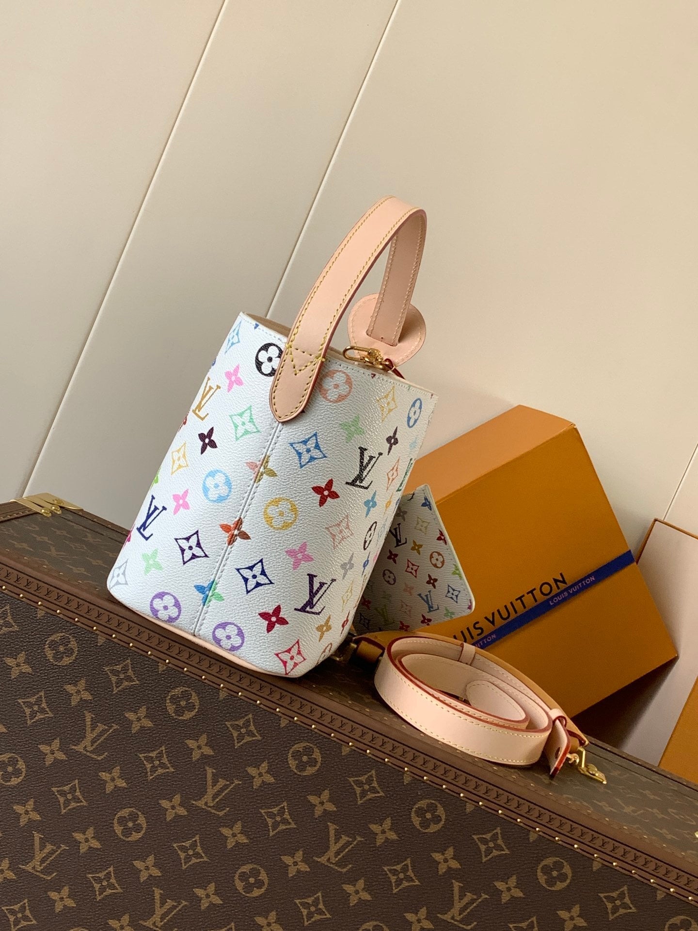 1:1 Replica LV bucket bag