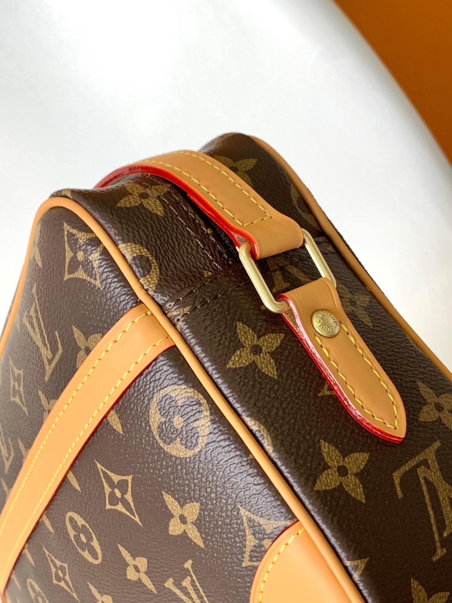 1:1 Replica LV crossbody bag