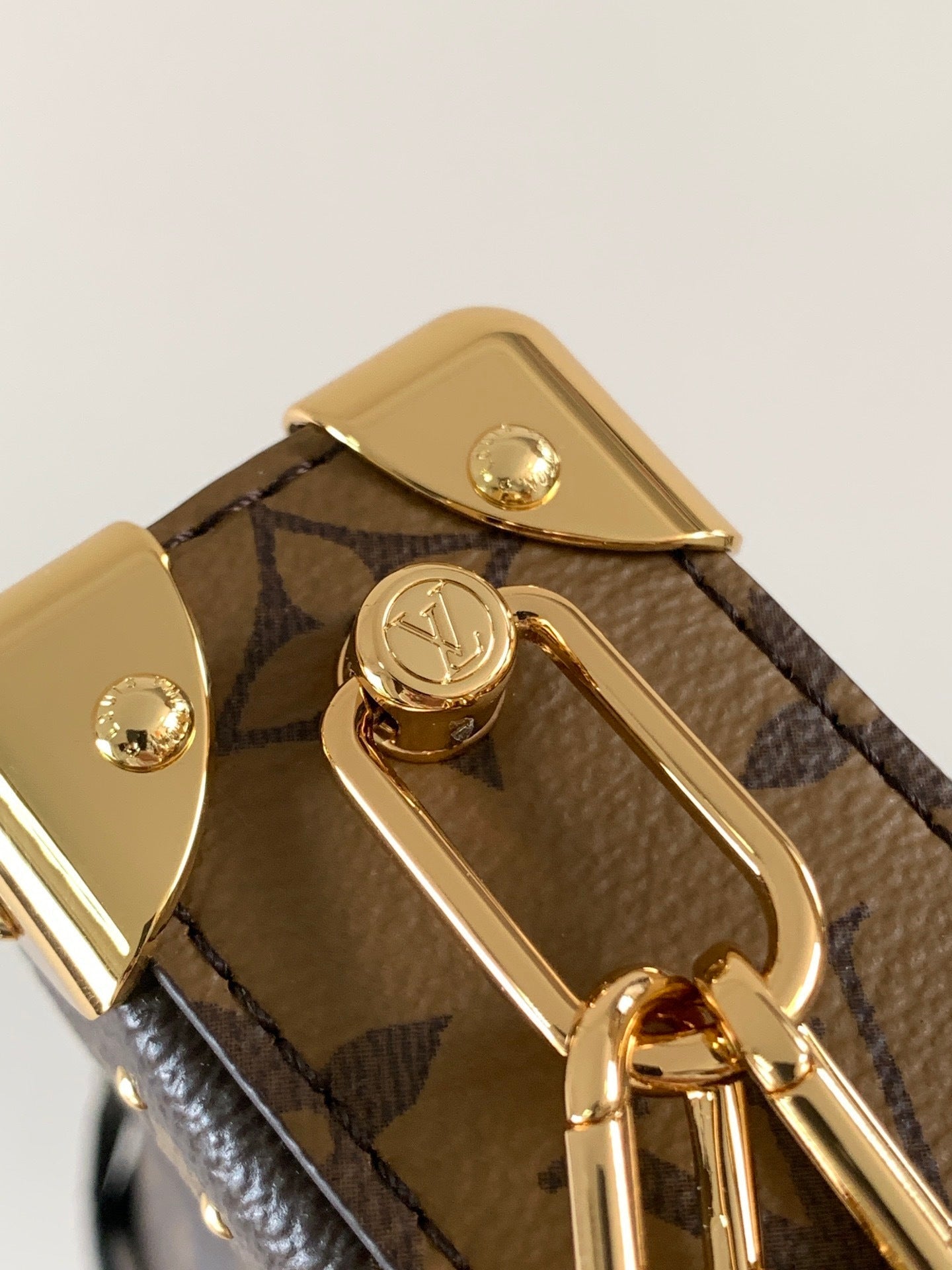 1:1 Replica LV chain bag