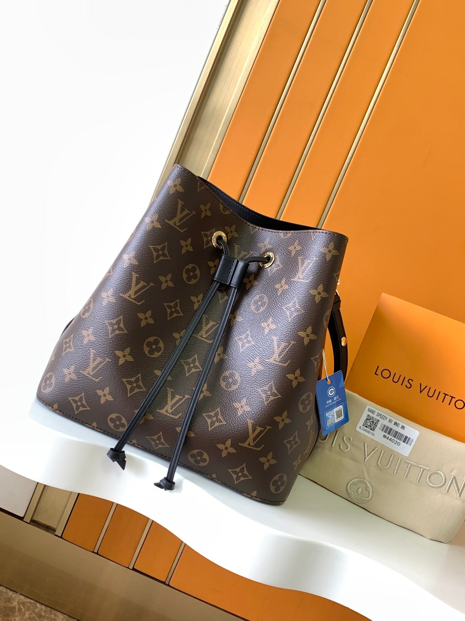 1:1 Replica LV bucket bag