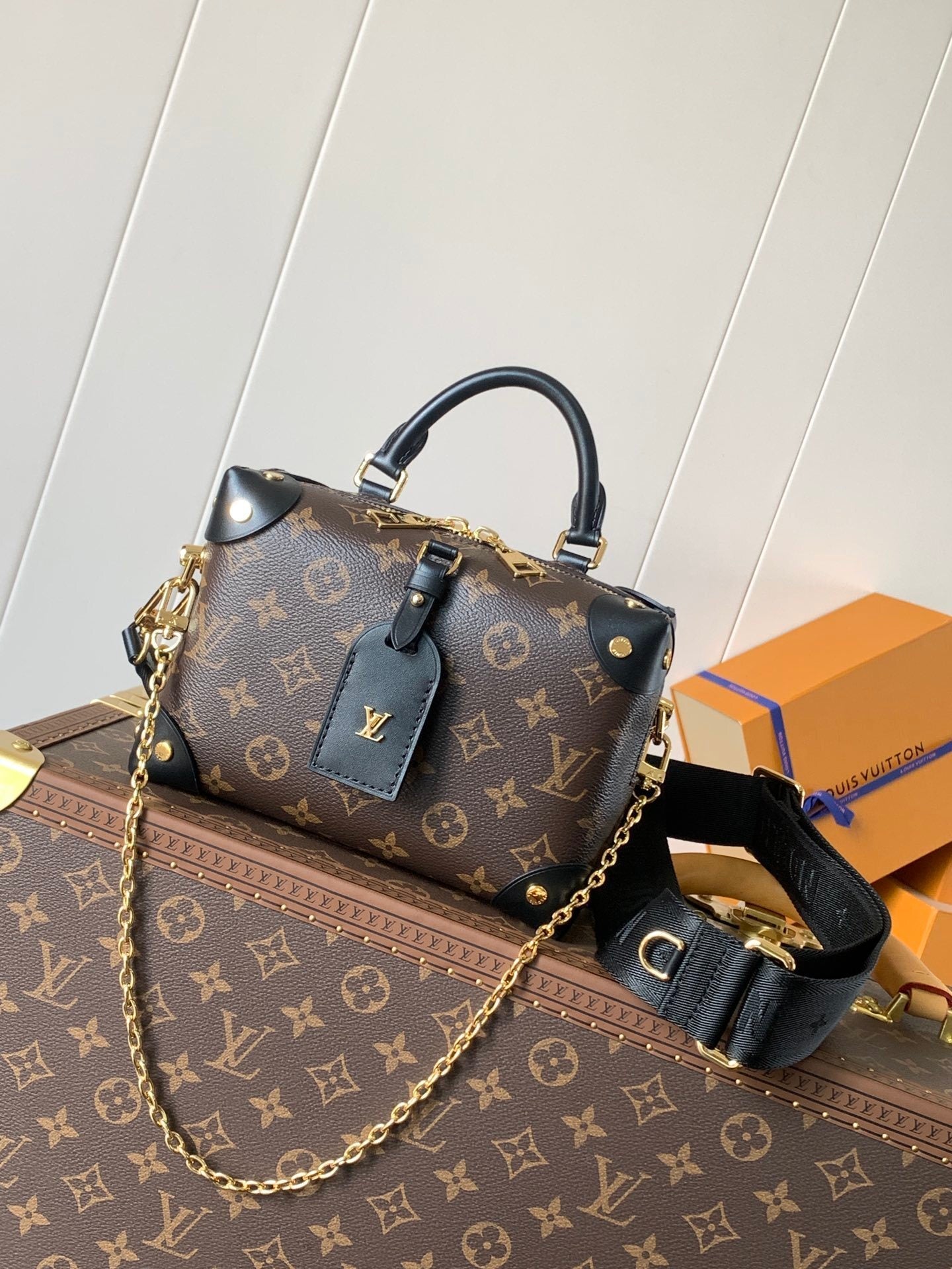 1:1 Replica LV chain crossbody bag
