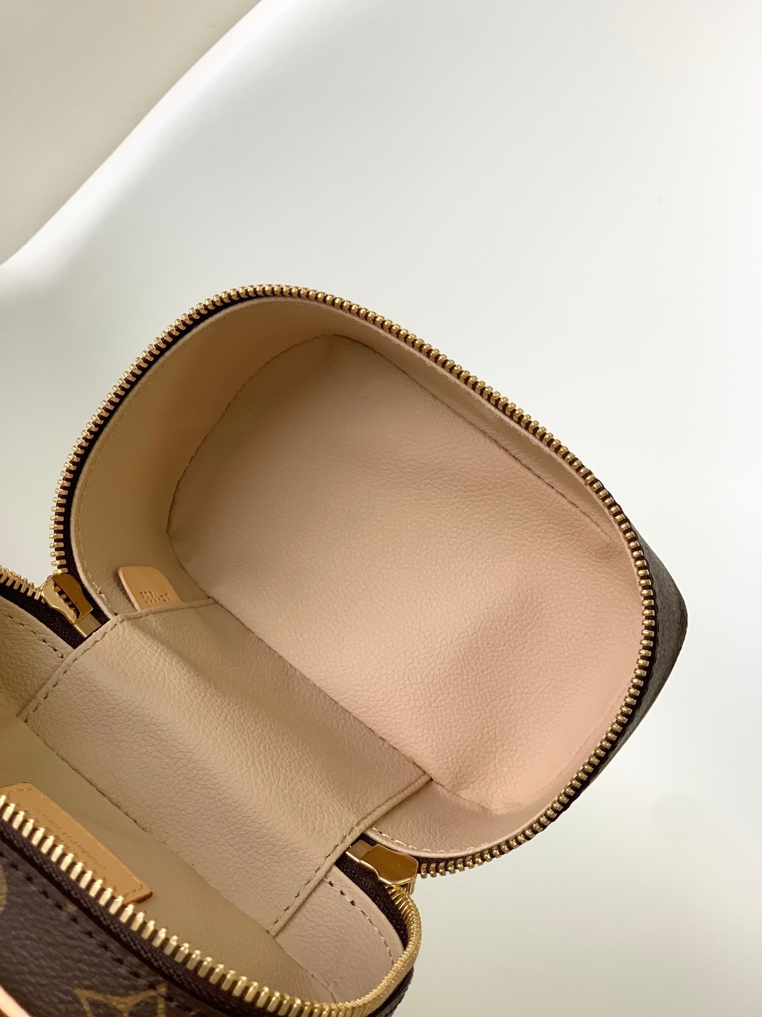 1:1 Replica LV handbag