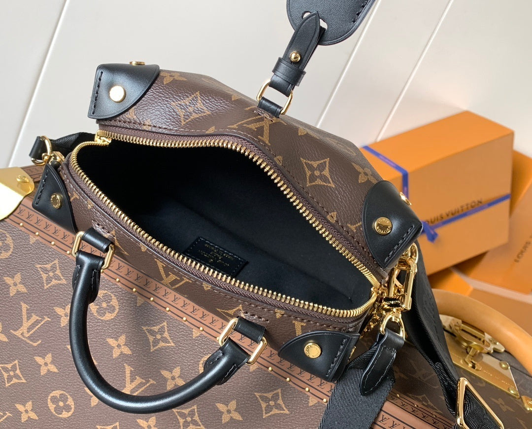 1:1 Replica LV chain crossbody bag