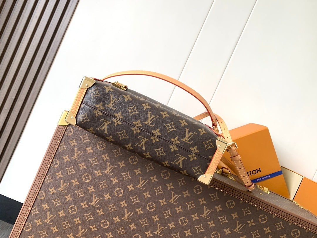 1:1 Replica LV box bag