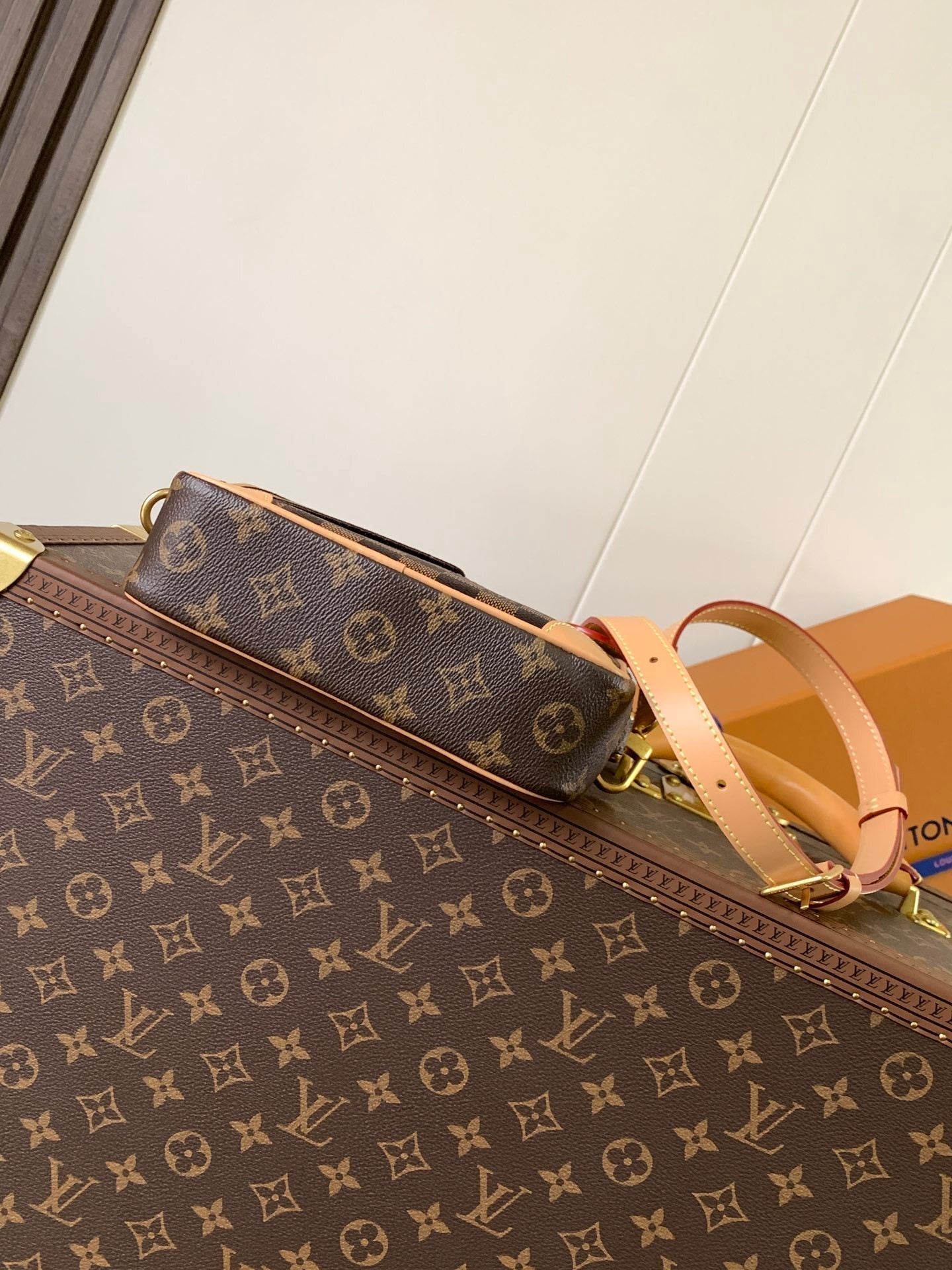 1:1 Replica LV crossbody bag