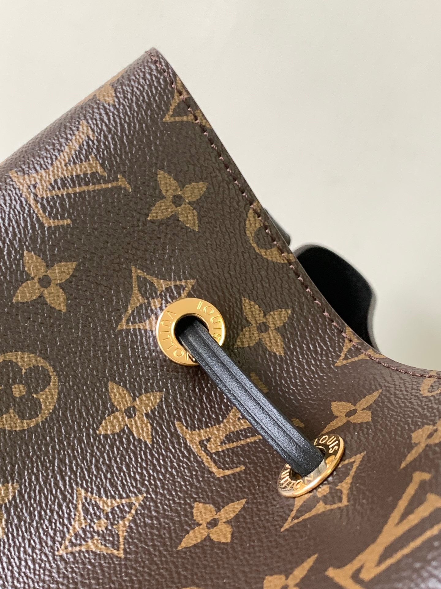 1:1 Replica LV bucket bag