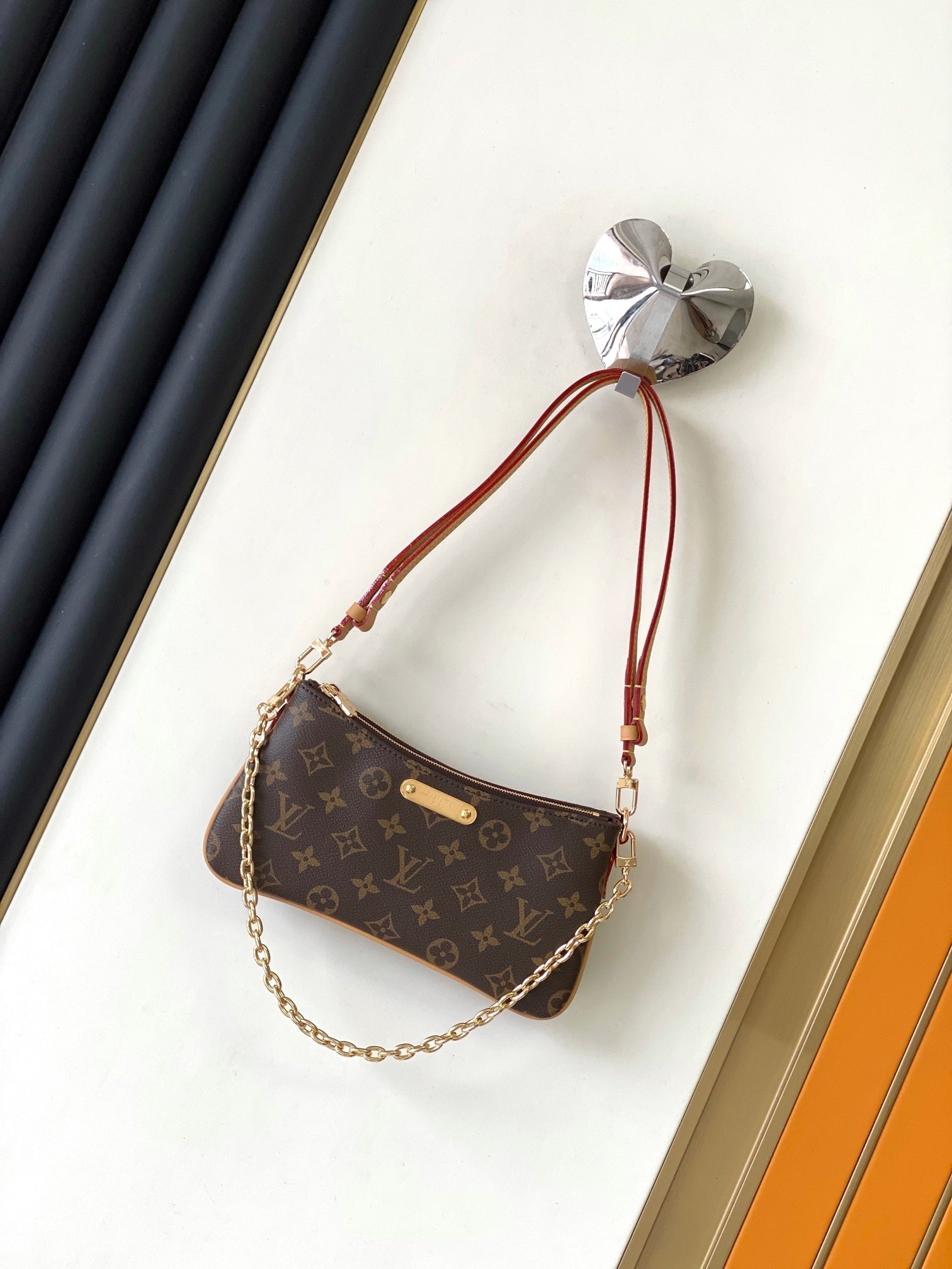1:1 Replica LV single-shoulder bag