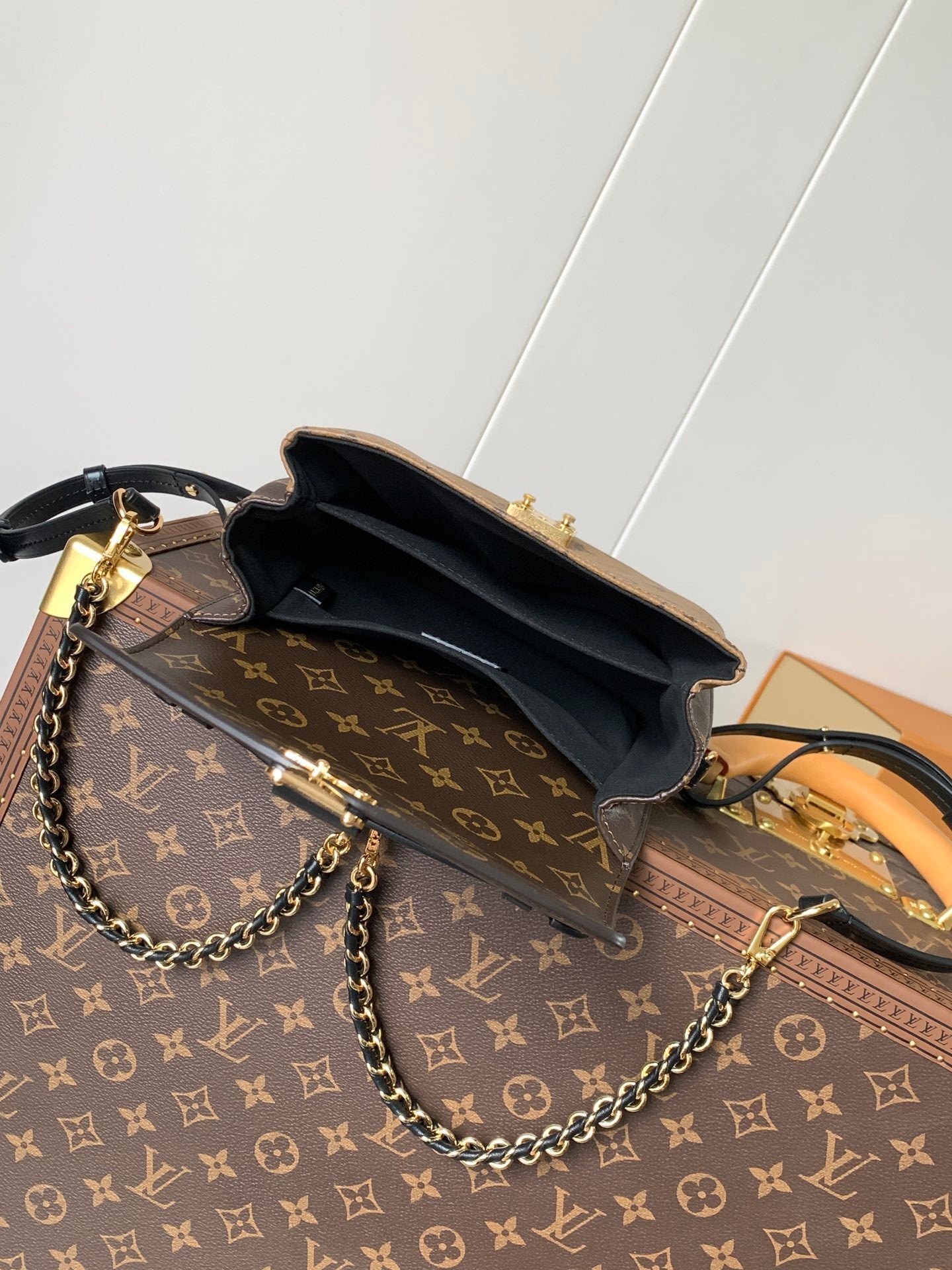 1:1 Replica LV crossbody bag