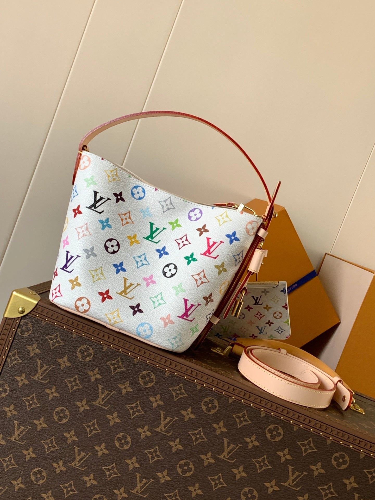 1:1 Replica LV bucket bag