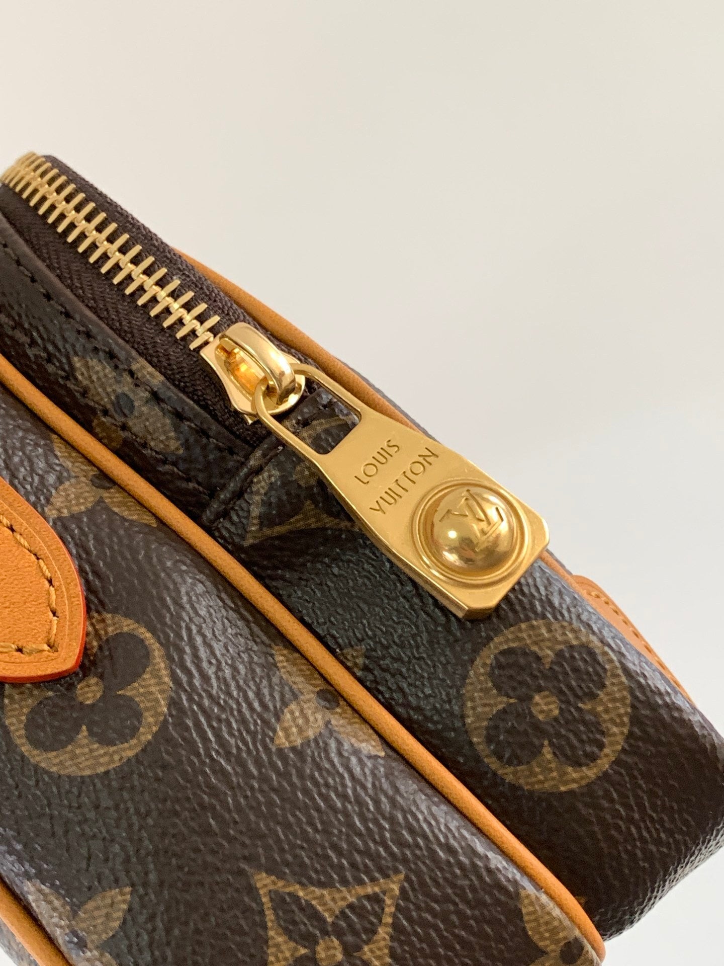 1:1 Replica LV crossbody bag