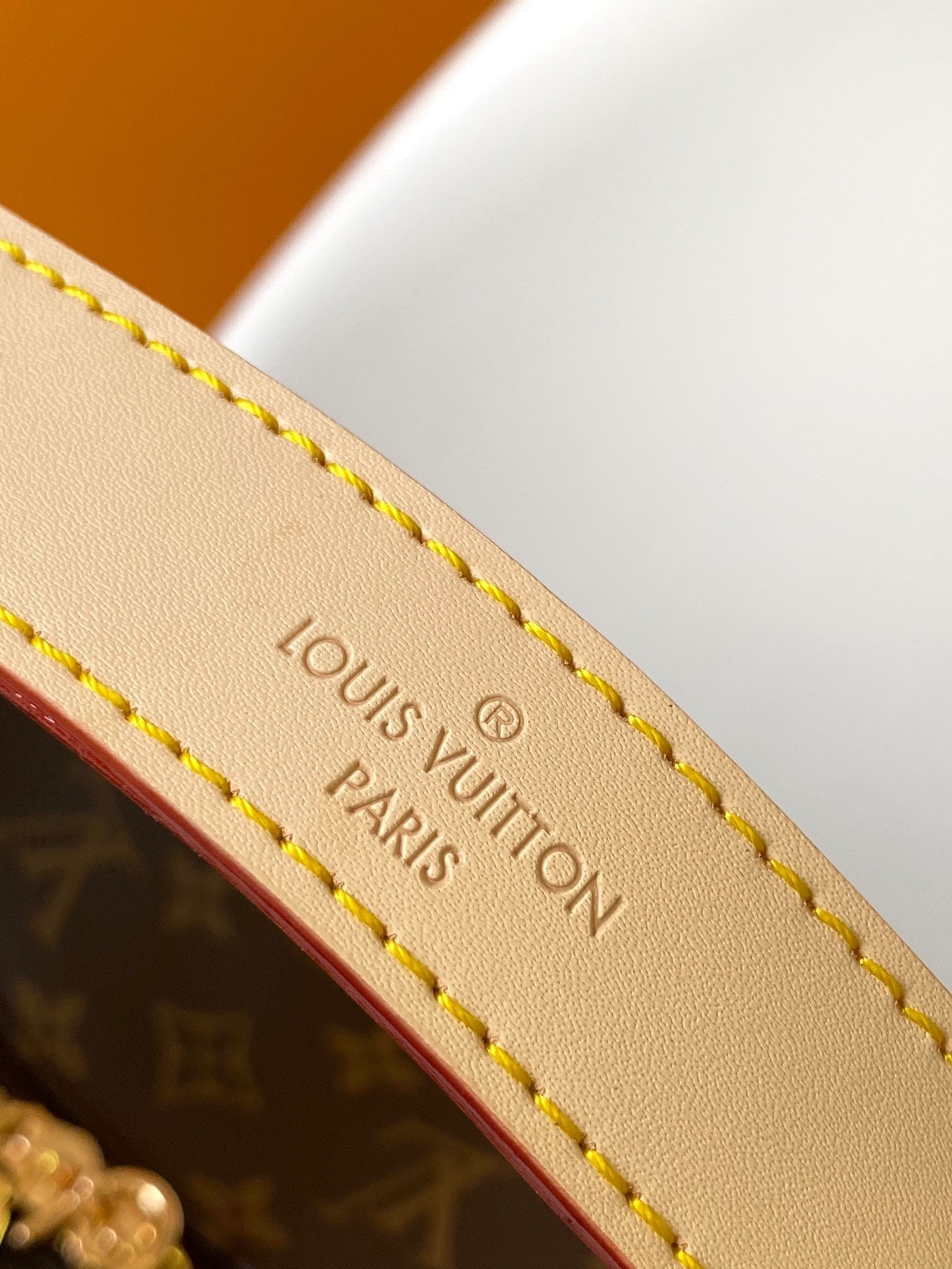 1:1 Replica LV single-shoulder bag