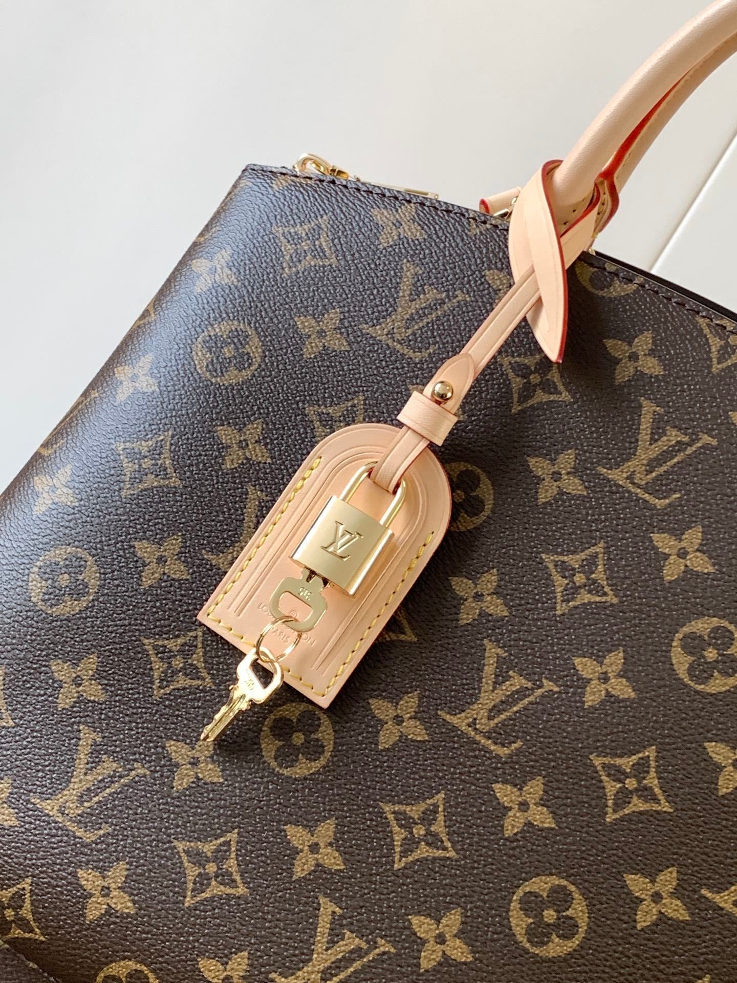 1:1 Replica LV Handbag