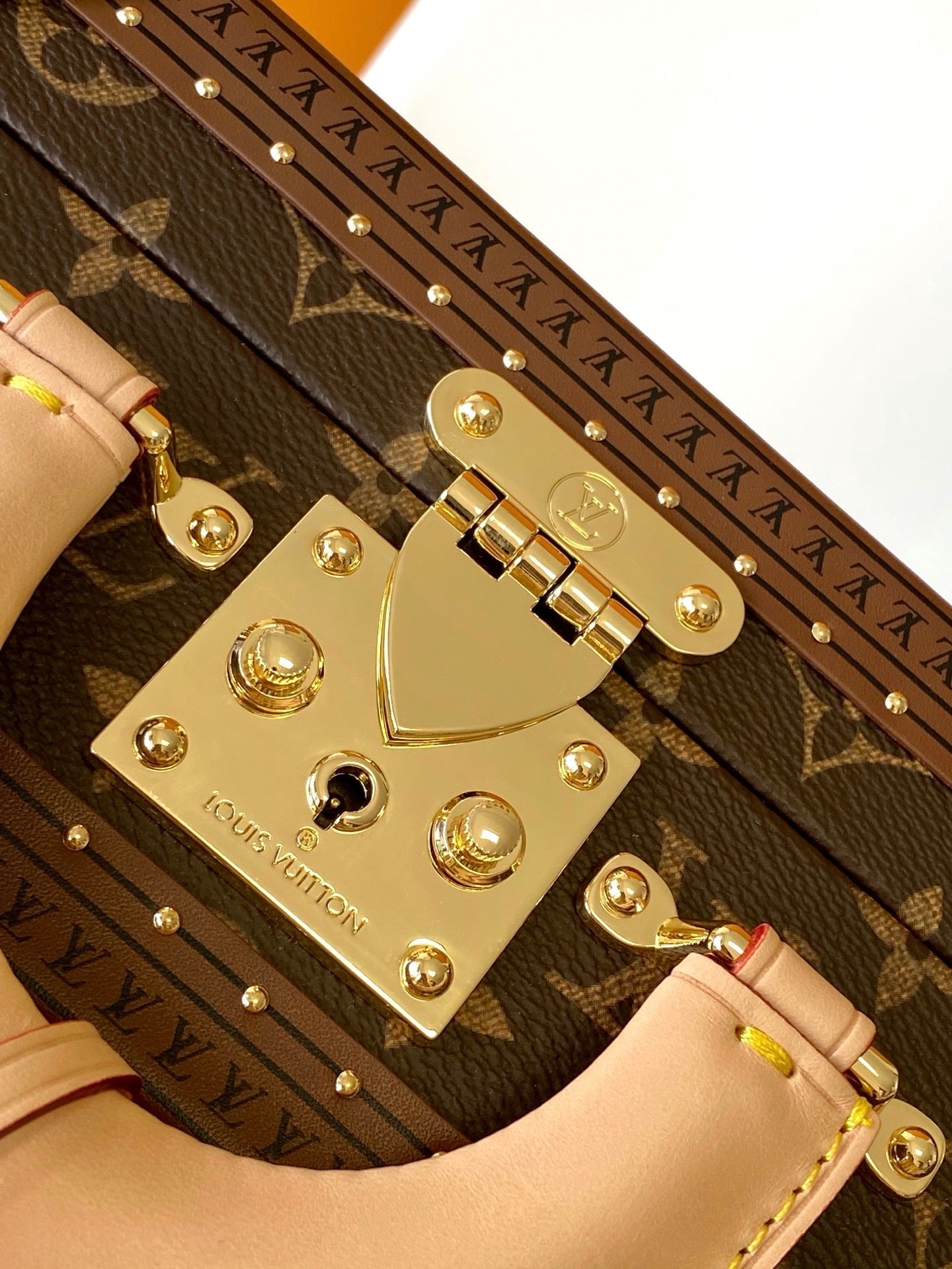 1:1 Replica LV handbag