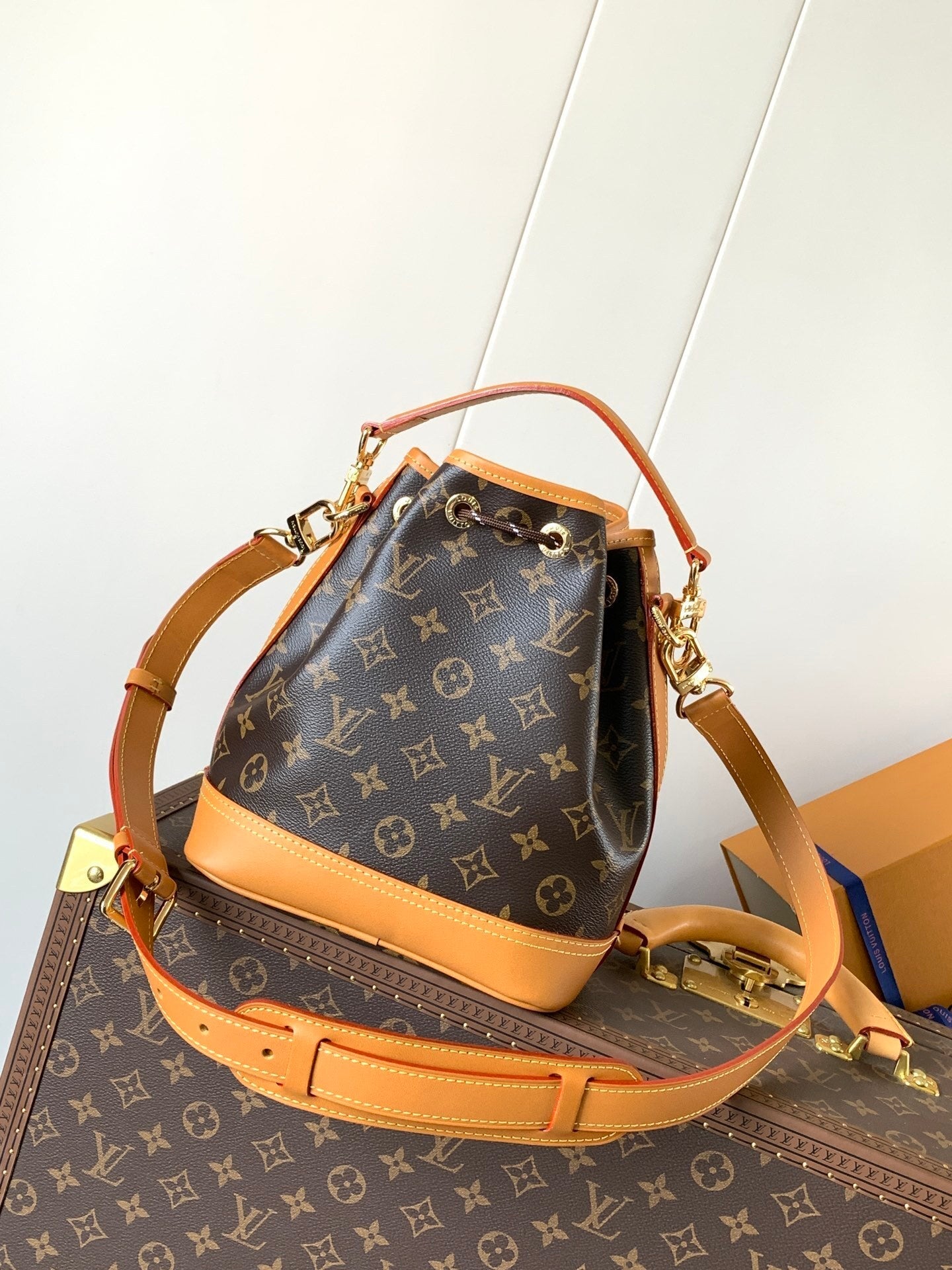1:1 Replica LV drawstring handbag