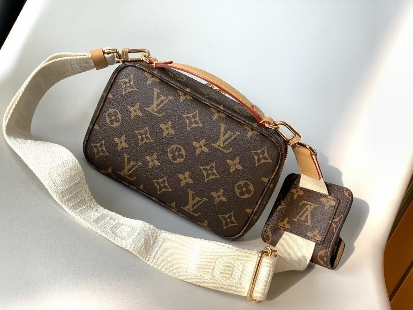1:1 Replica LV crossbody bag