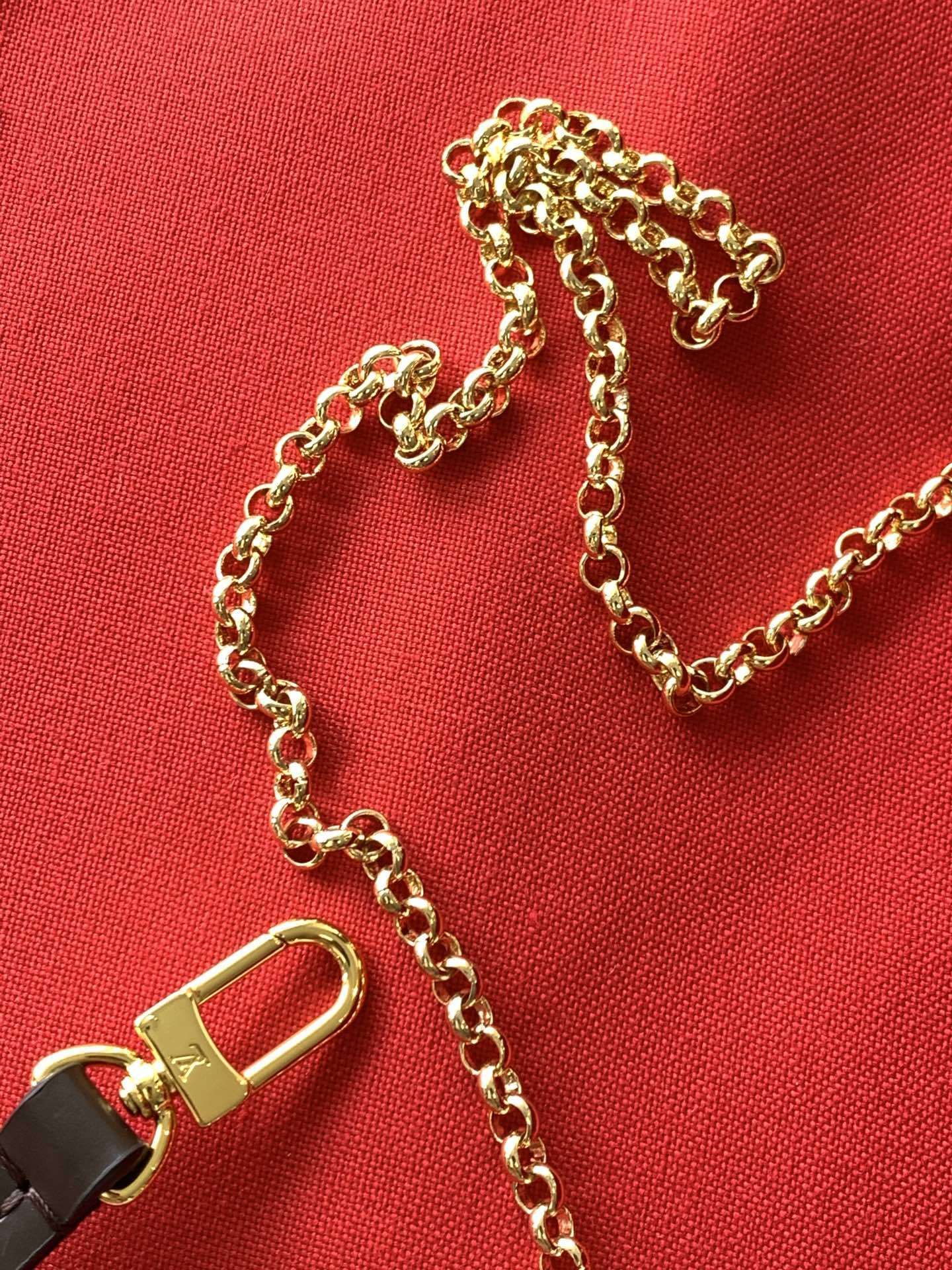 1:1 Replica LV crossbody bag