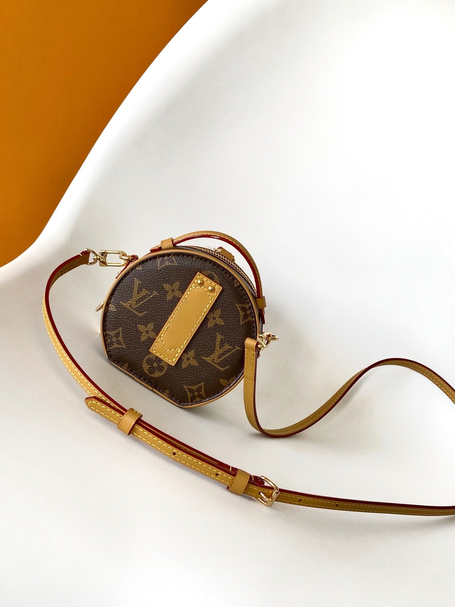 1:1 Replica LV Round pie crossbody bag