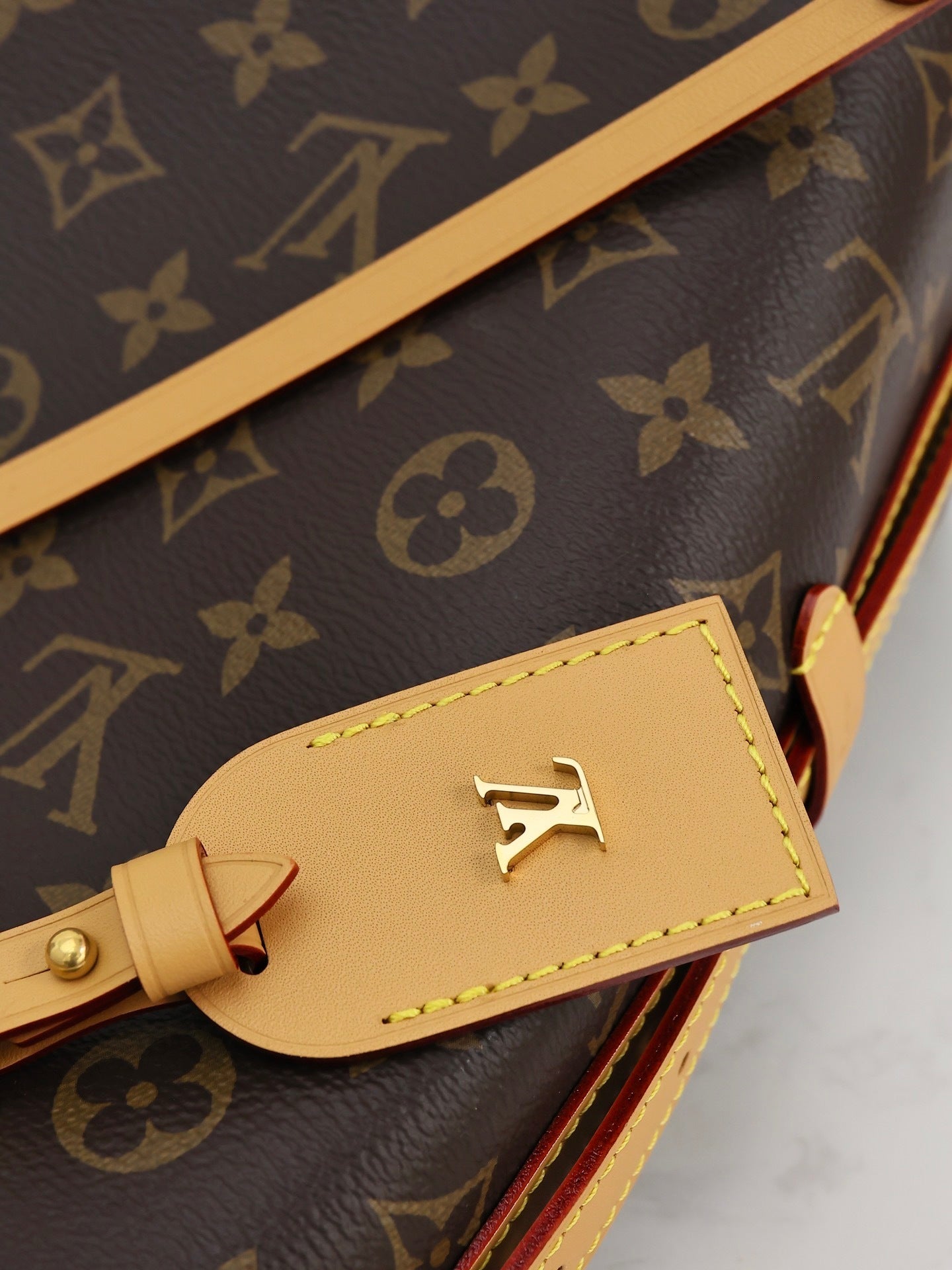 1:1 Replica LV single-shoulder bag