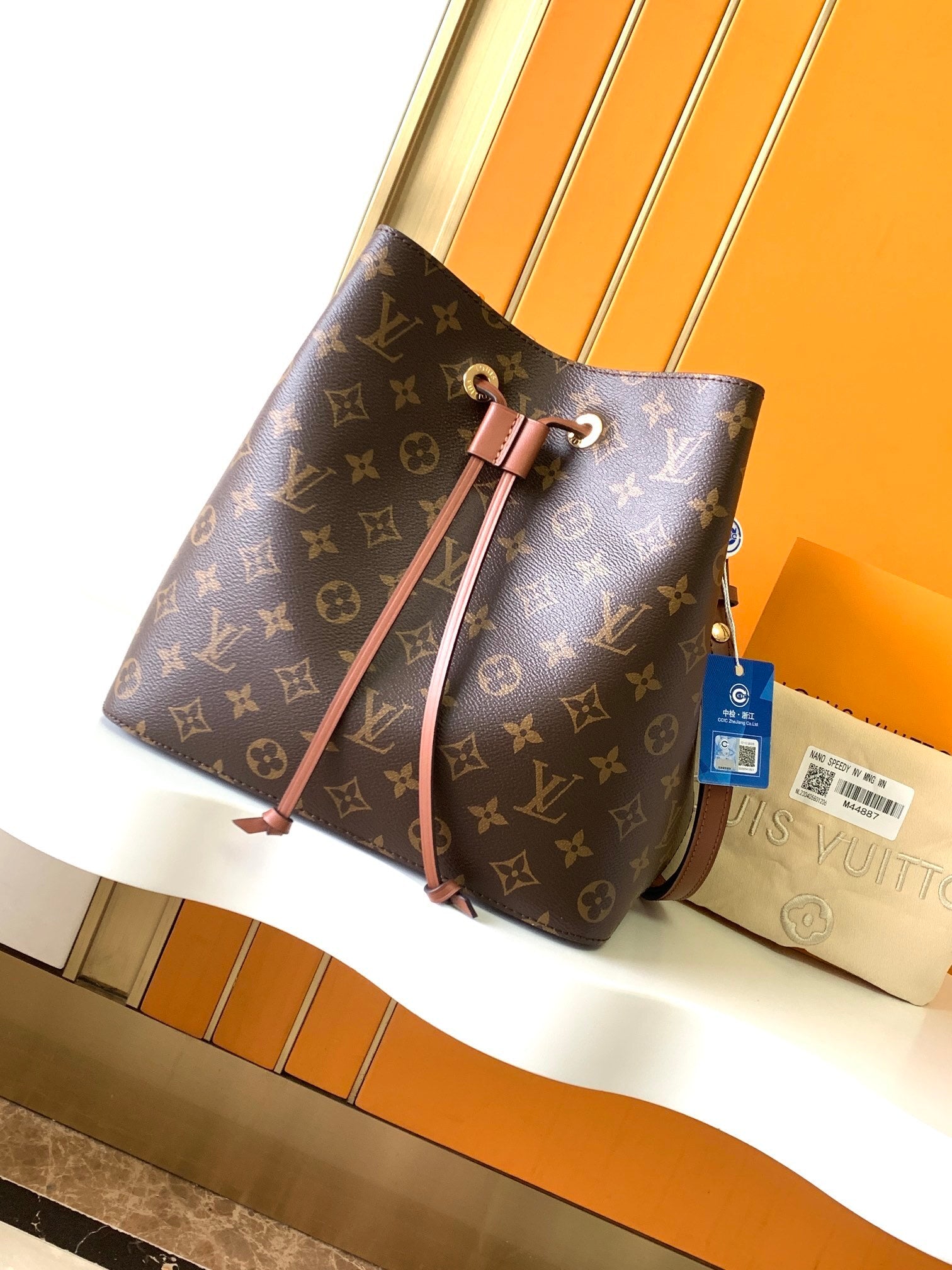 1:1 Replica LV bucket bag