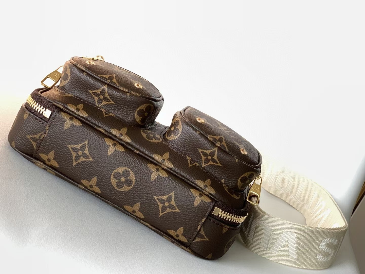 1:1 Replica LV crossbody bag