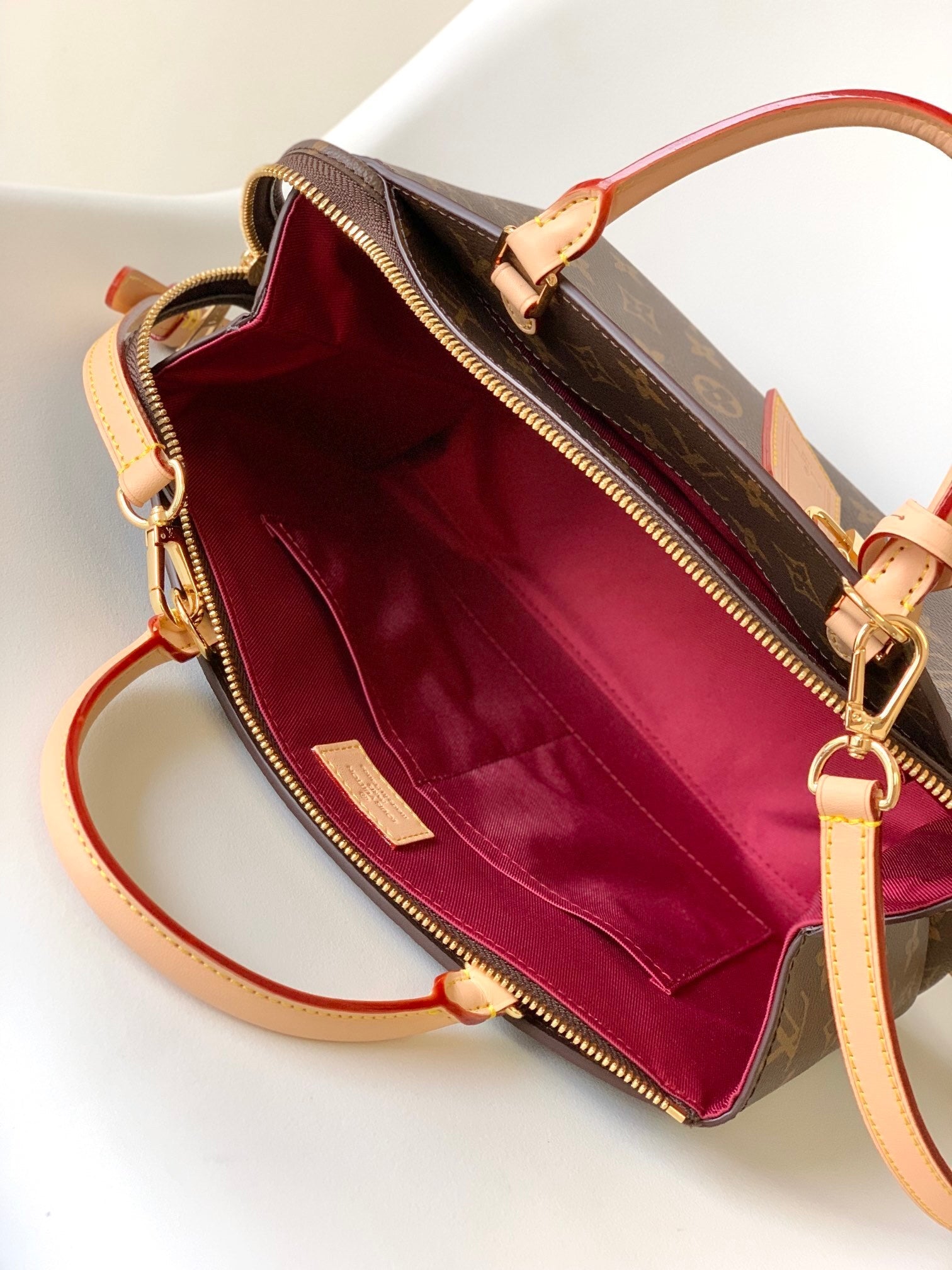 1:1 Replica LV handbag