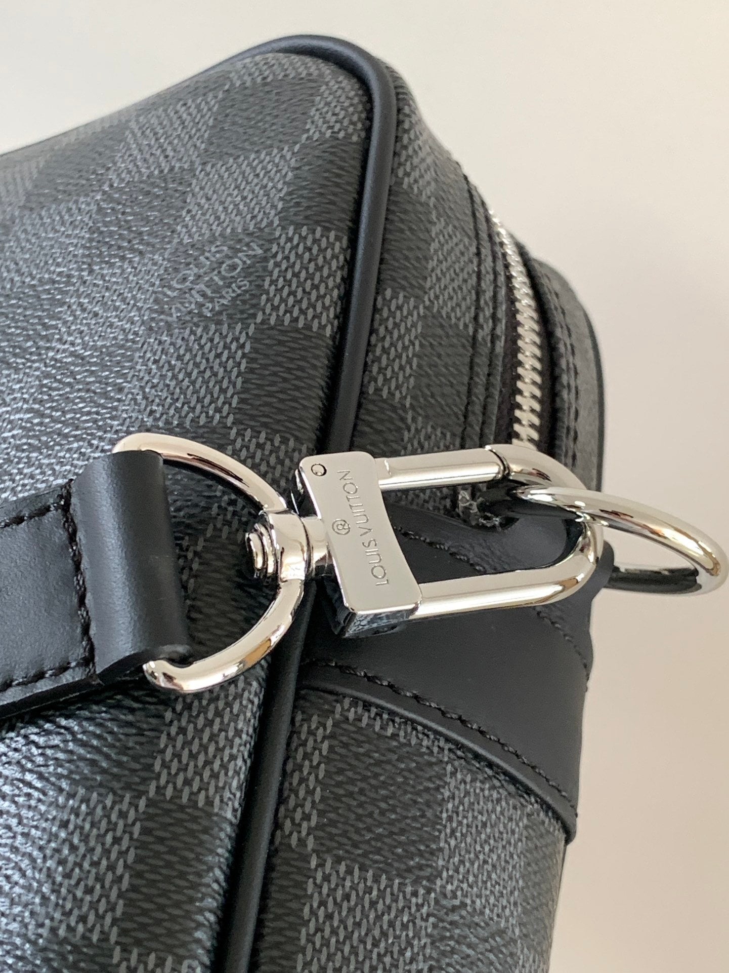 1:1 Replica LV handbag