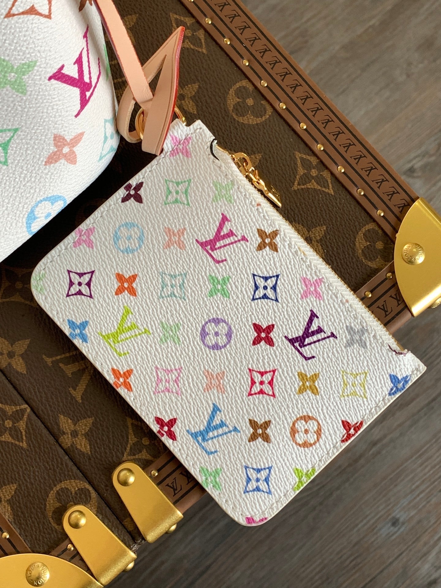1:1 Replica LV bucket bag