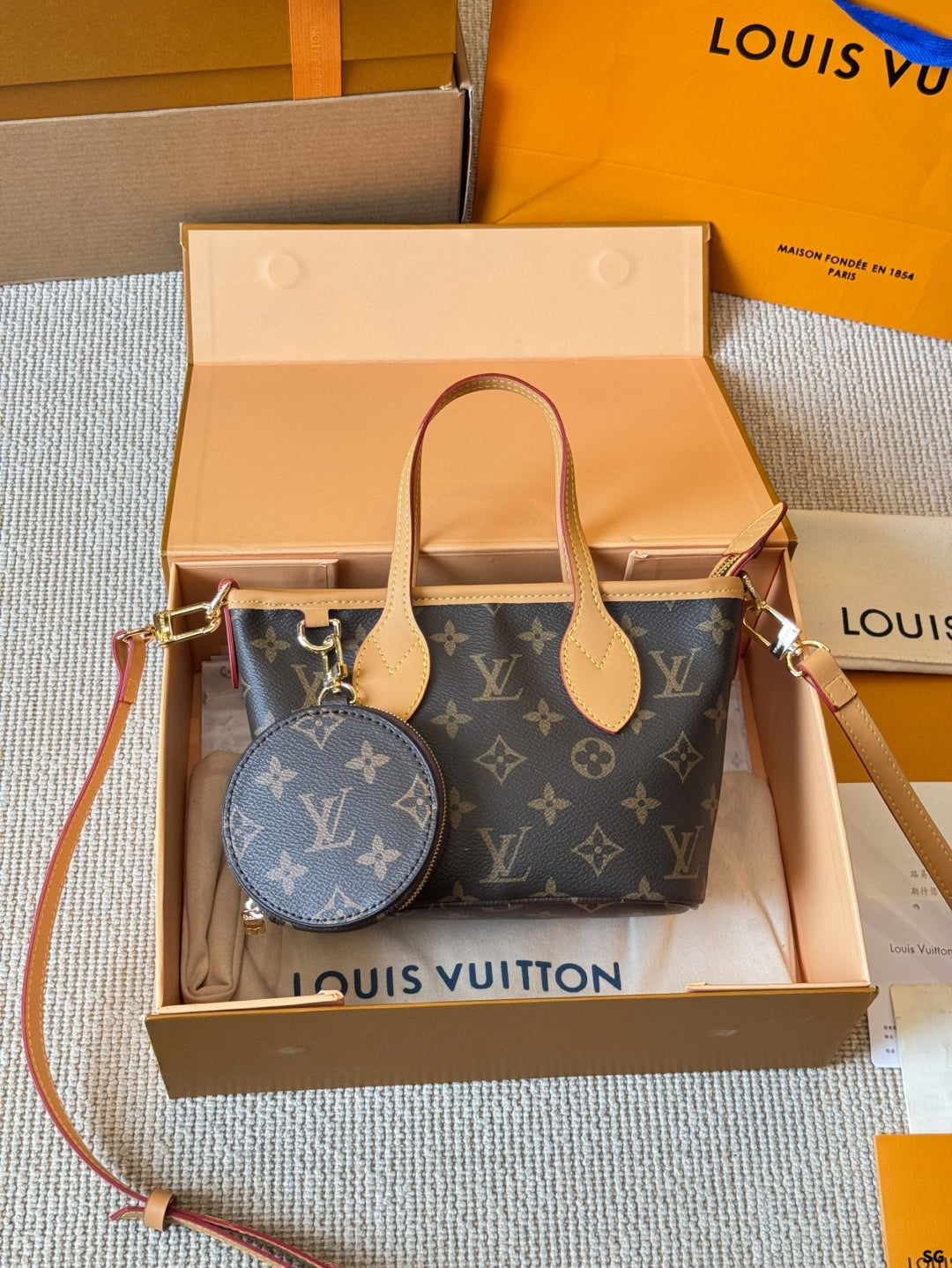 LV Neverfull bb Handbag