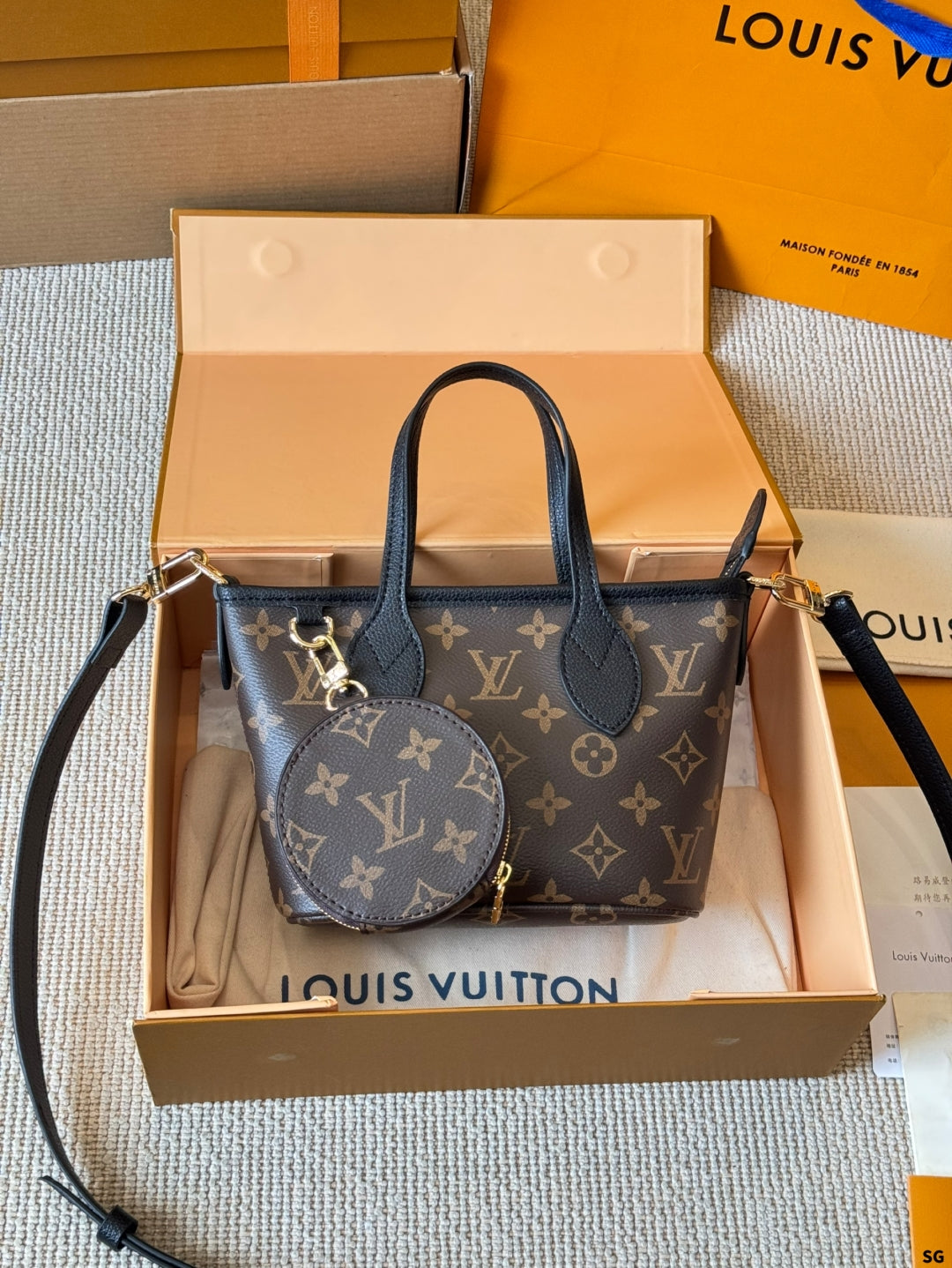 LV Neverfull bb Handbag