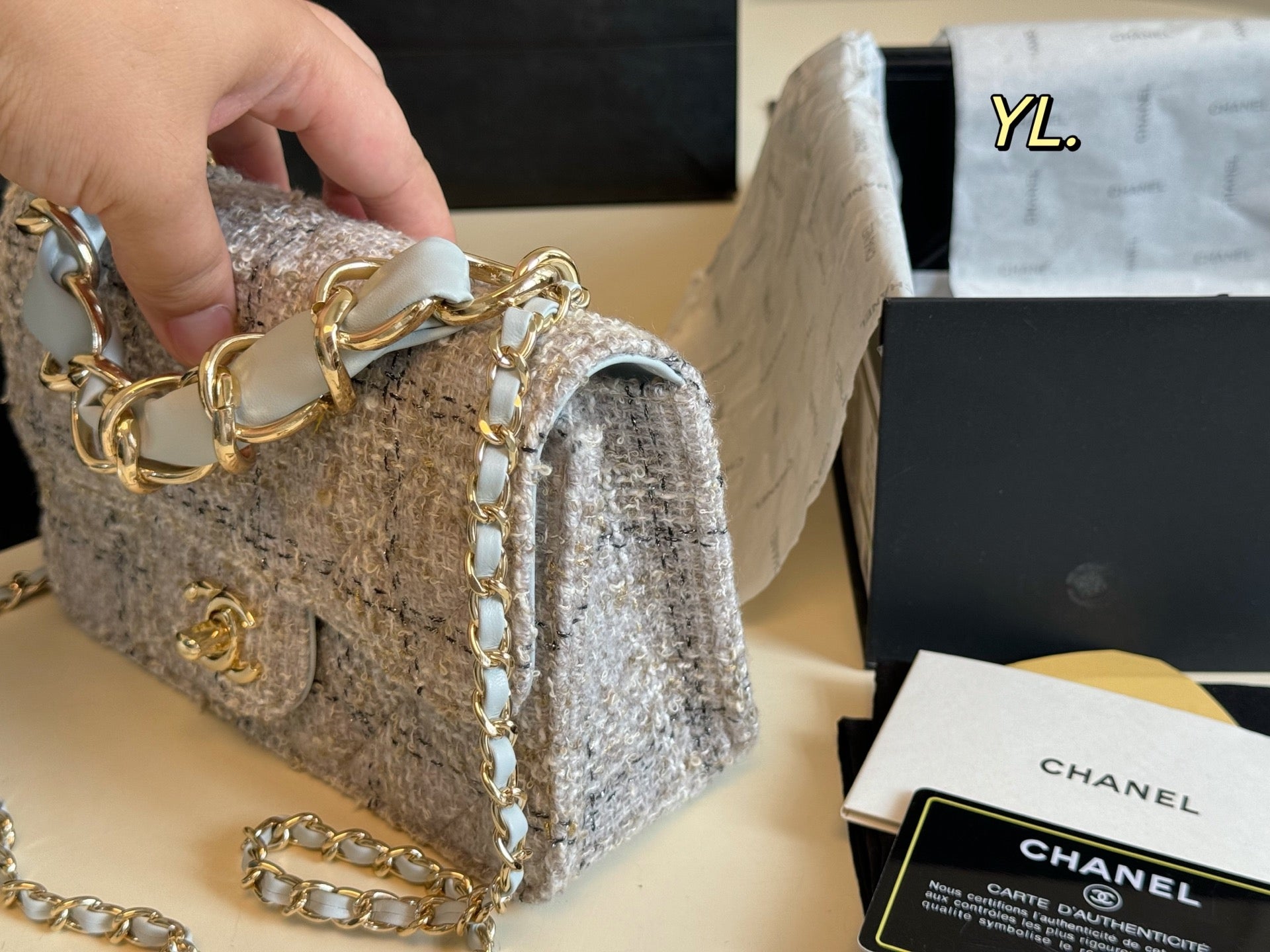 CHANEL 25B Thick chain handbag with chain strap