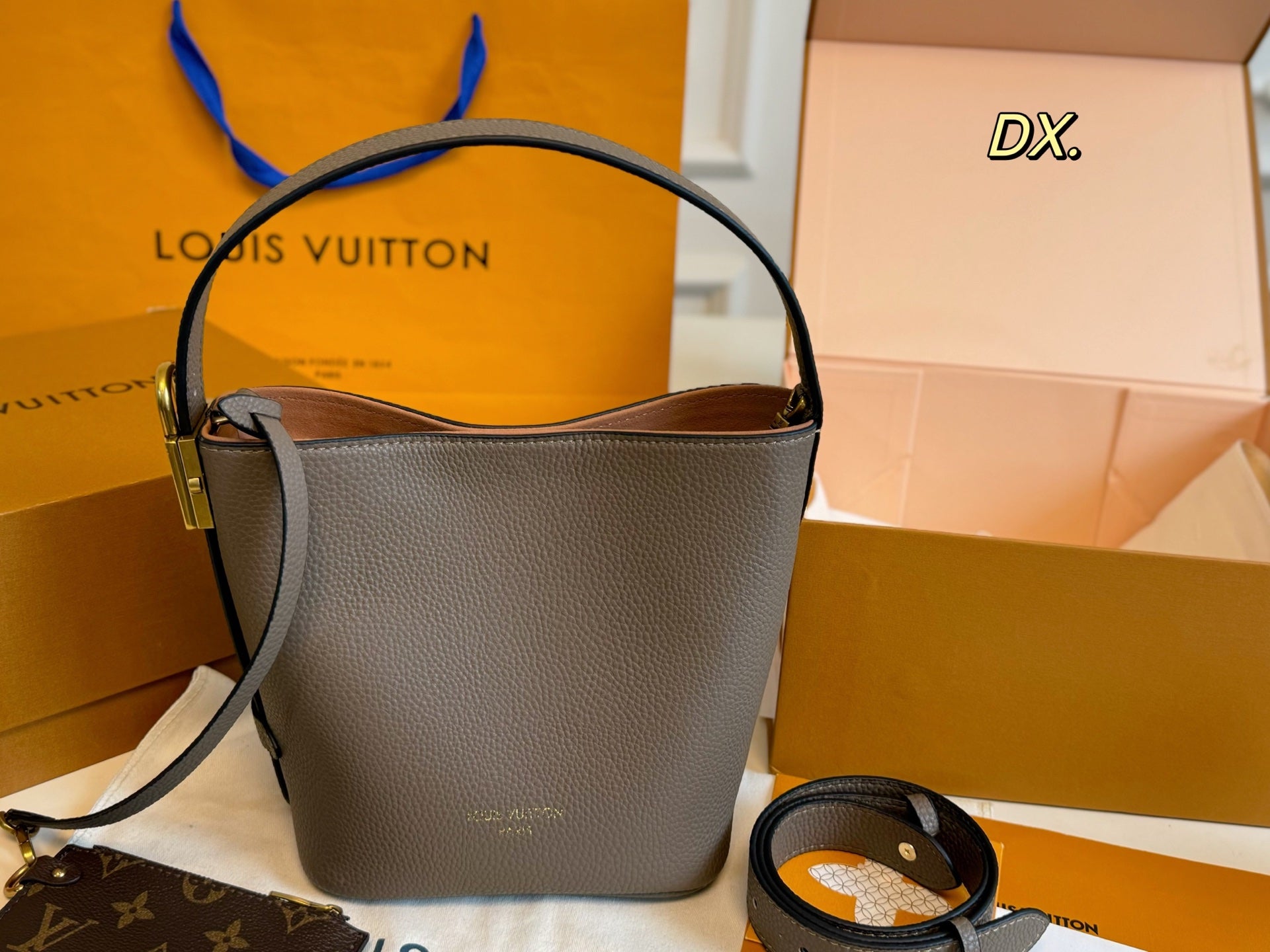 LV 25Allin bb bucket bag