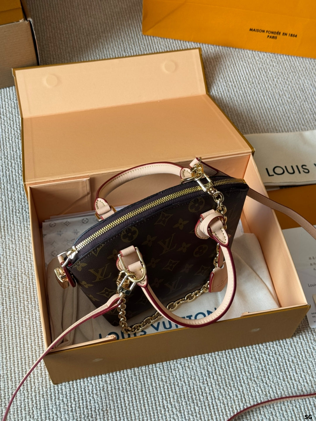 LV locky bb Handbag