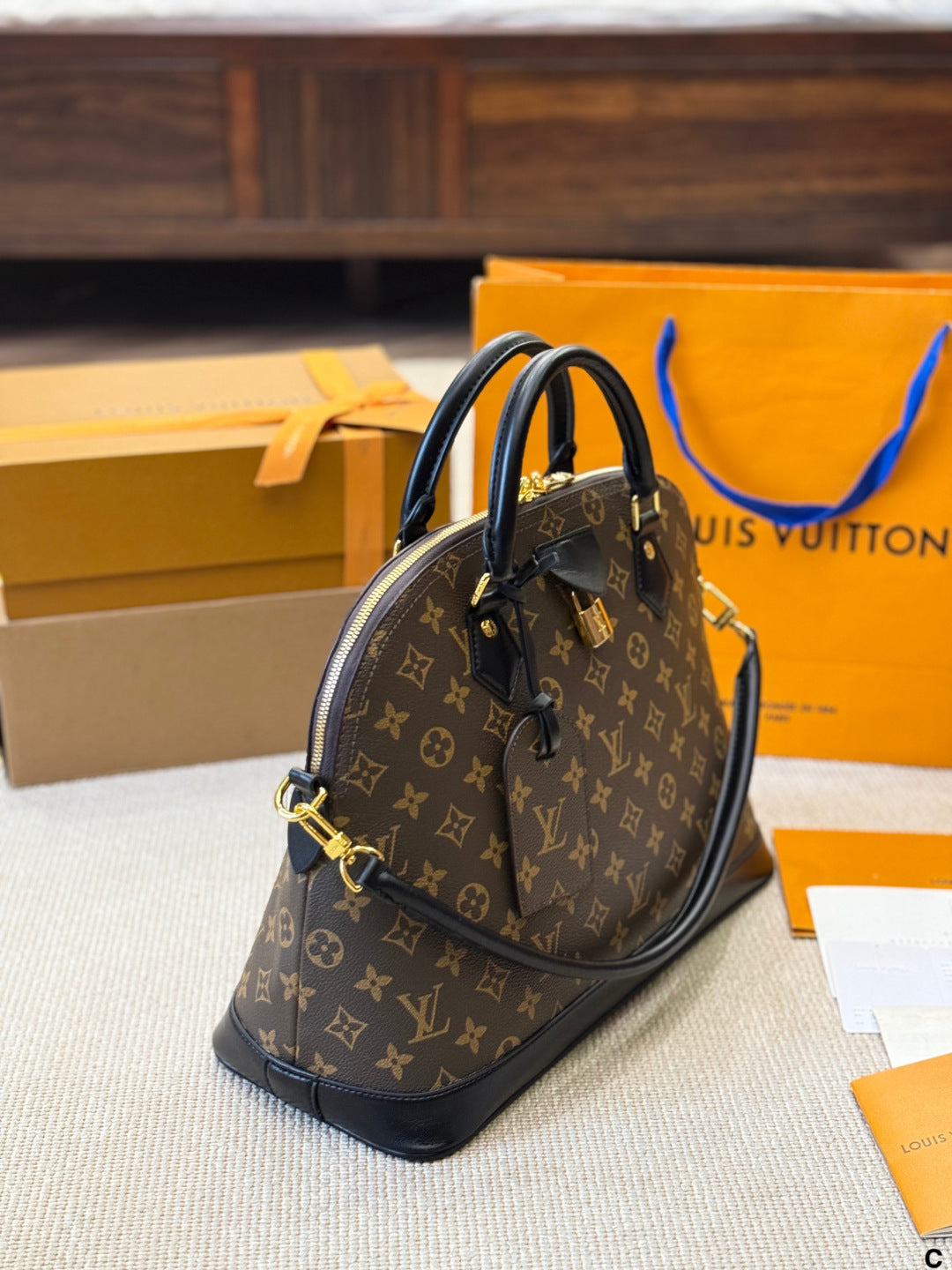 LV AIma BNB Presbyopic shell bag