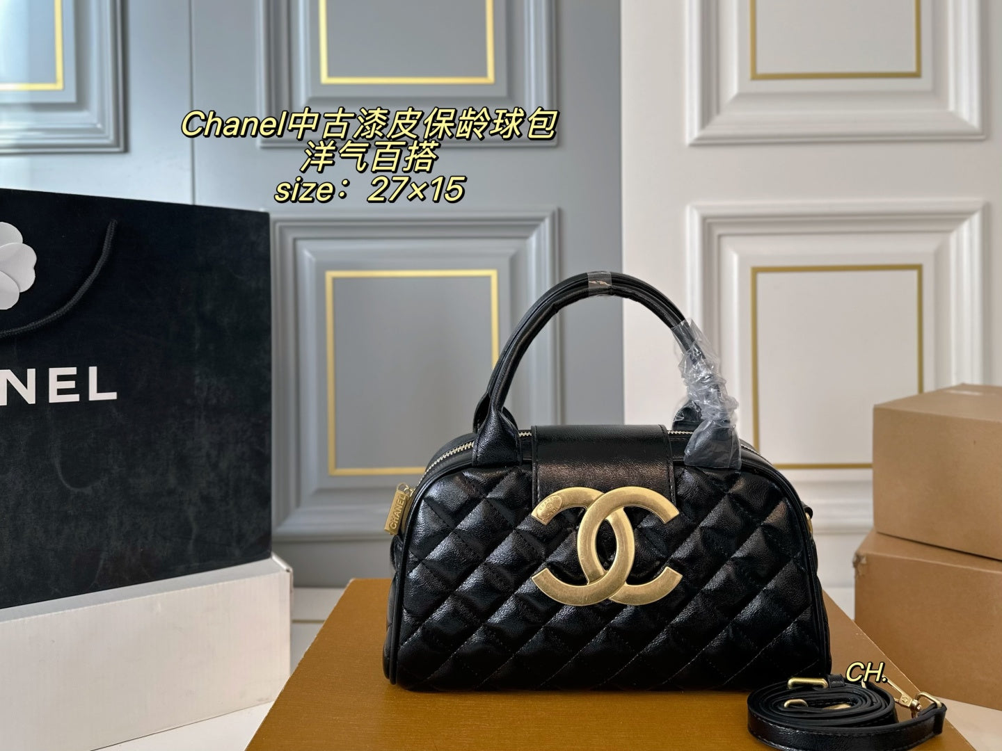 CHANEL Vintage patent leather bowling bag