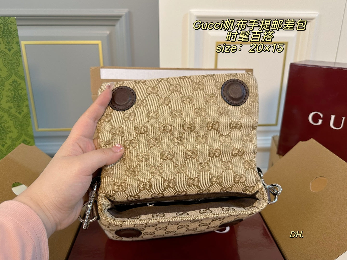 Gucci Canvas messenger bag