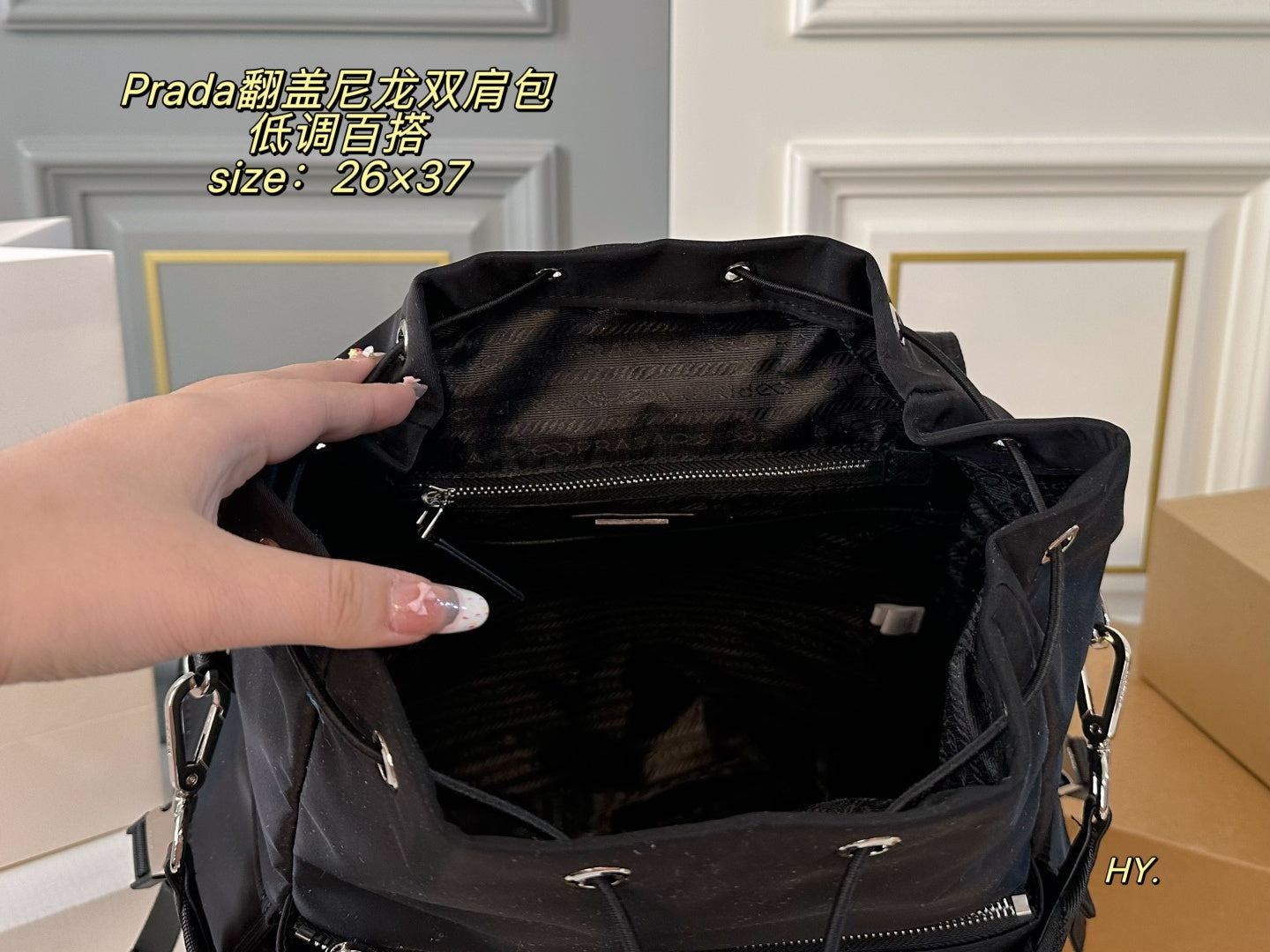 PRADA 翻盖尼龙双肩包