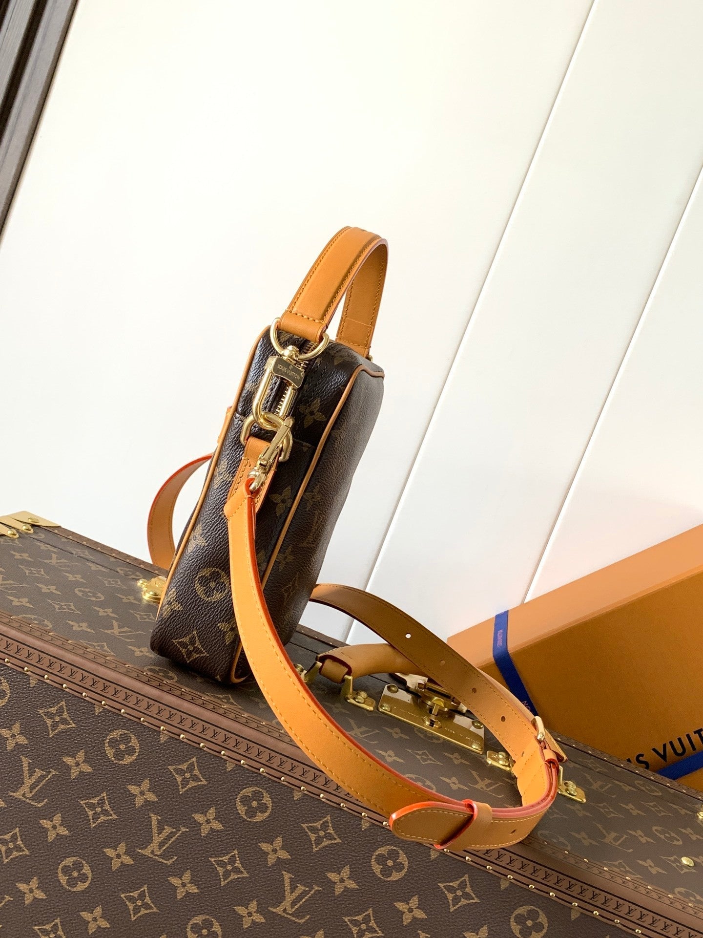 1:1 Replica LV crossbody bag