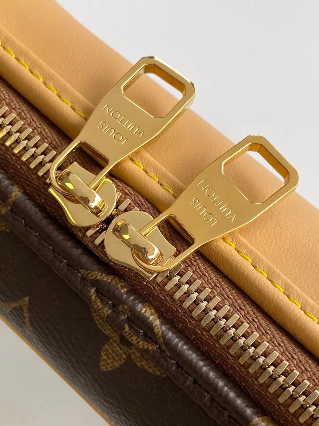 1:1 Replica LV crossbody bag