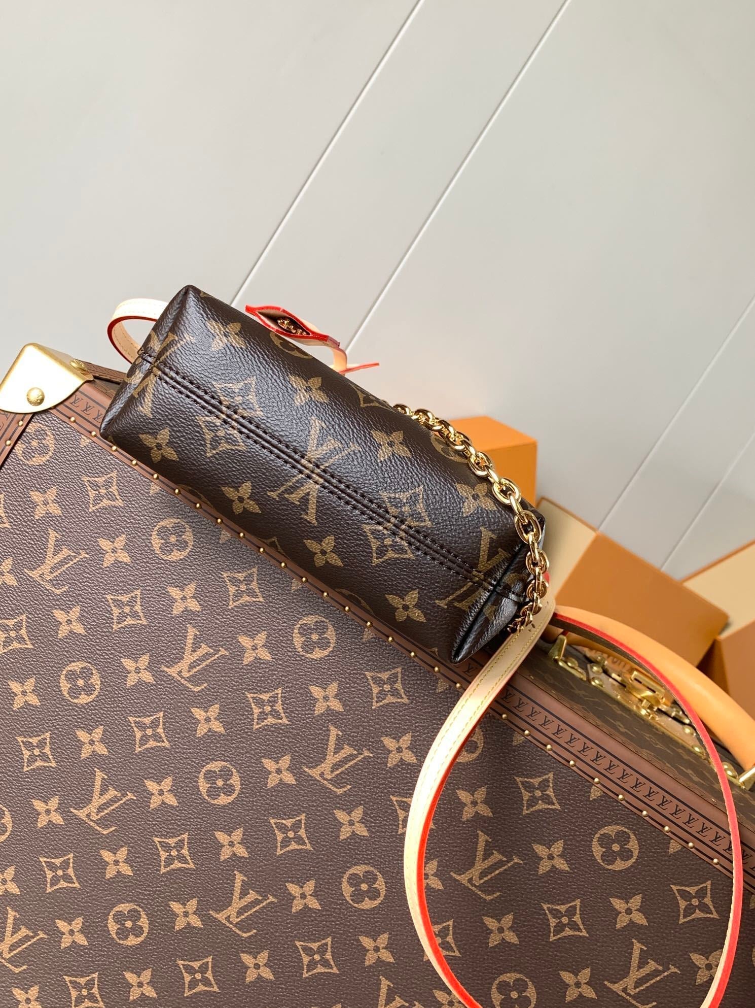 1:1 Replica LV handbag